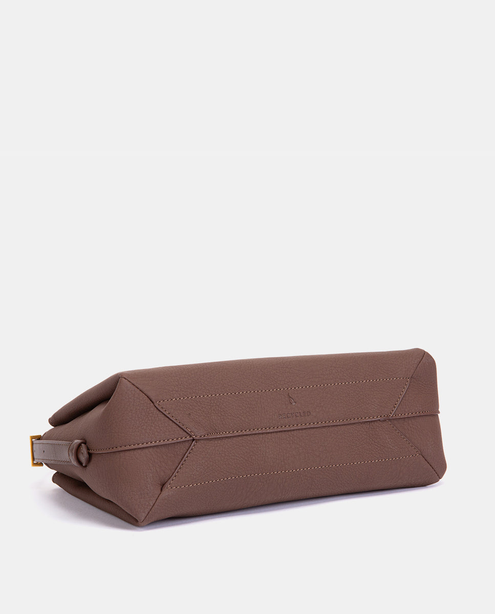 abbacino-bolso-hombro-marr-n-materiales-reciclados image 5