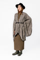 abbacino-poncho-negro-estampado-lineal-talla-nica image 2