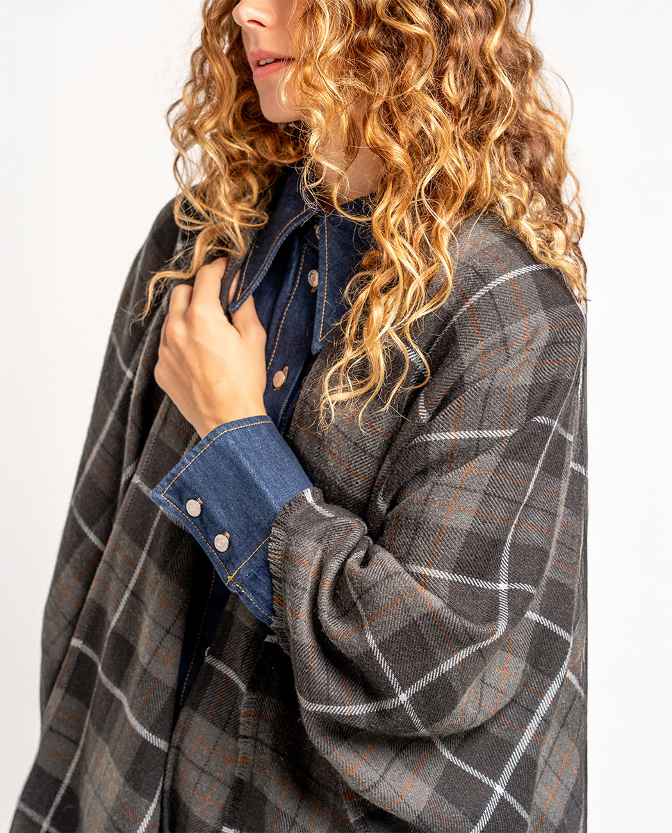 abbacino-poncho-cuadros-negro-tart-n-flecos image 3