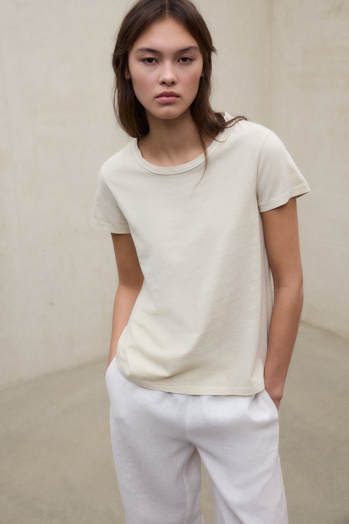 camiseta-ecoalf-keile-beige-de-mujer-100-algod-n-regenerativo-te-ida-con-pigment image 4