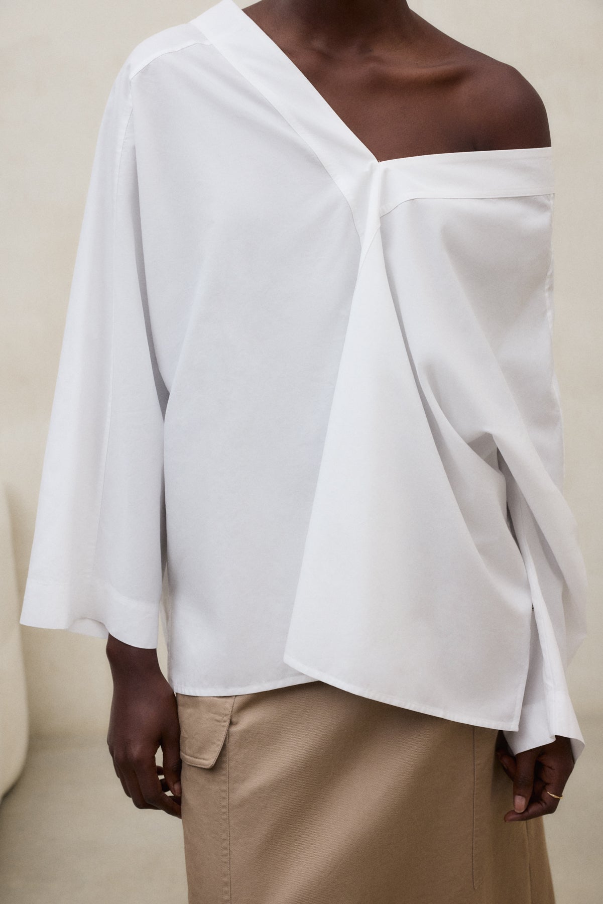 camisa-pia-de-ecoalf-para-mujer-blanca-72-tencel-lyocell-banda-el-stica-trasera- image 1