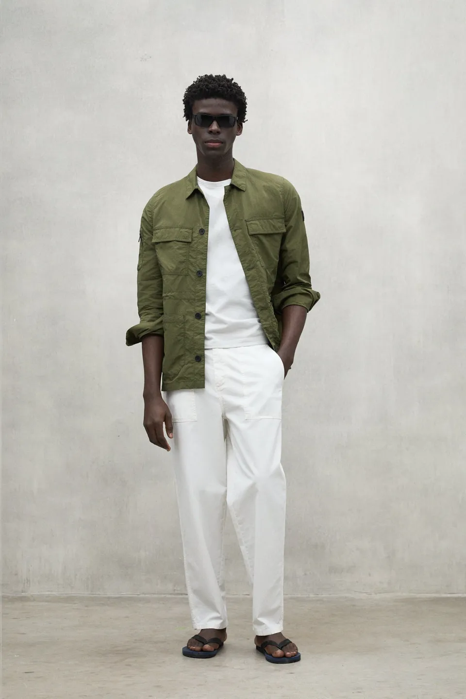 ecoalf-chaqueta-kamet-verde-poliamida-reciclada-con-m-ltiples-bolsillos image 1