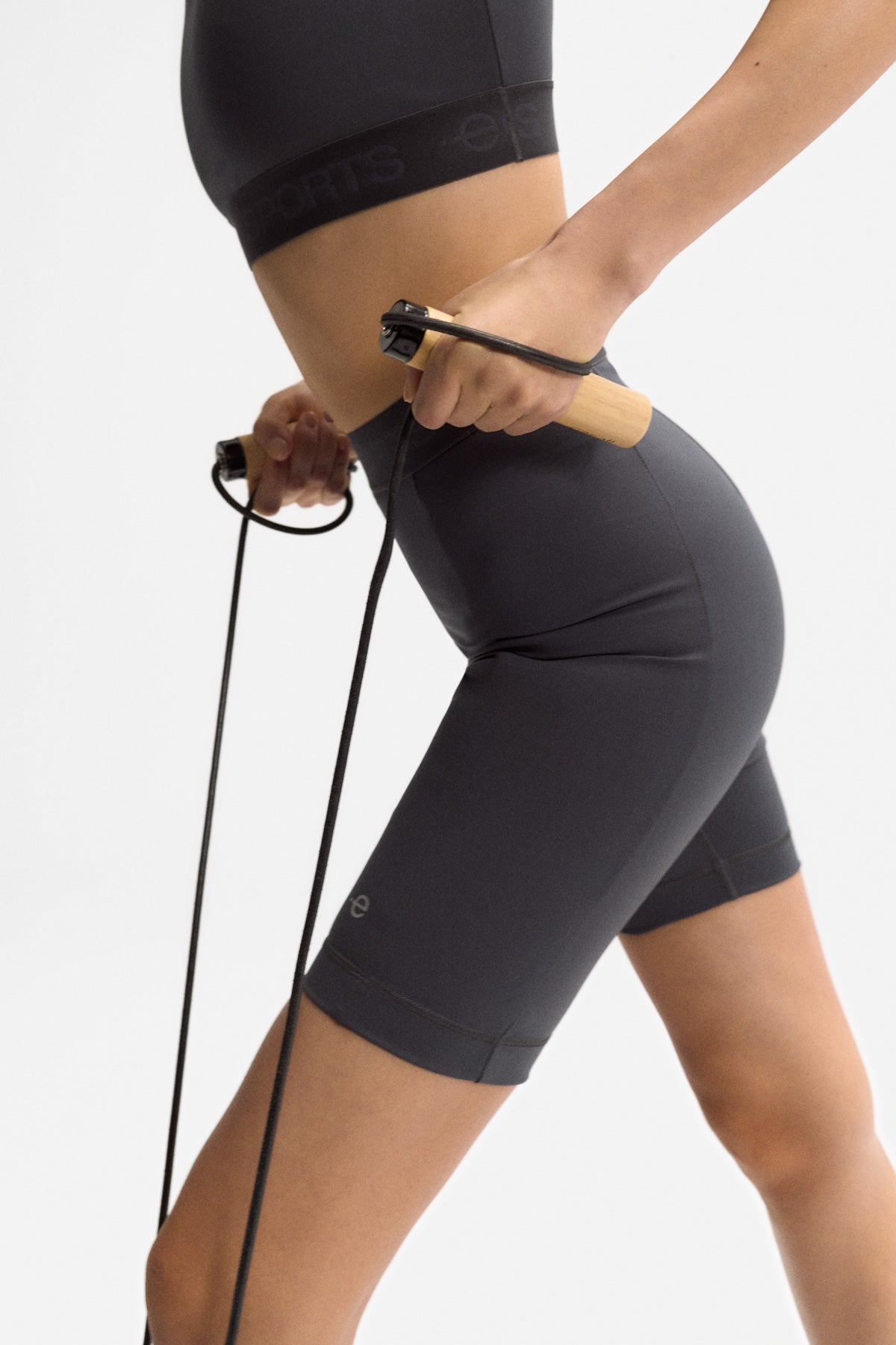 ecoalf-leggings-cortos-rome-grises-tejido-compresivo-reciclado-transpirable-y-co image 7