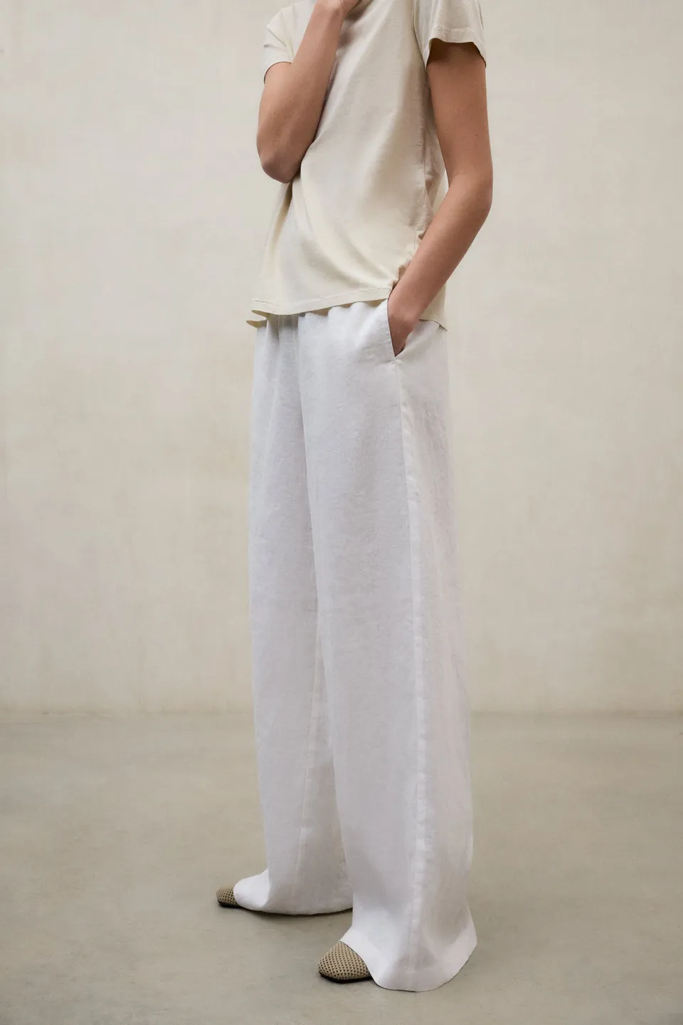 pantalones-mossi-de-ecoalf-para-mujer-en-blanco-80-lino-fit-relajado image 1