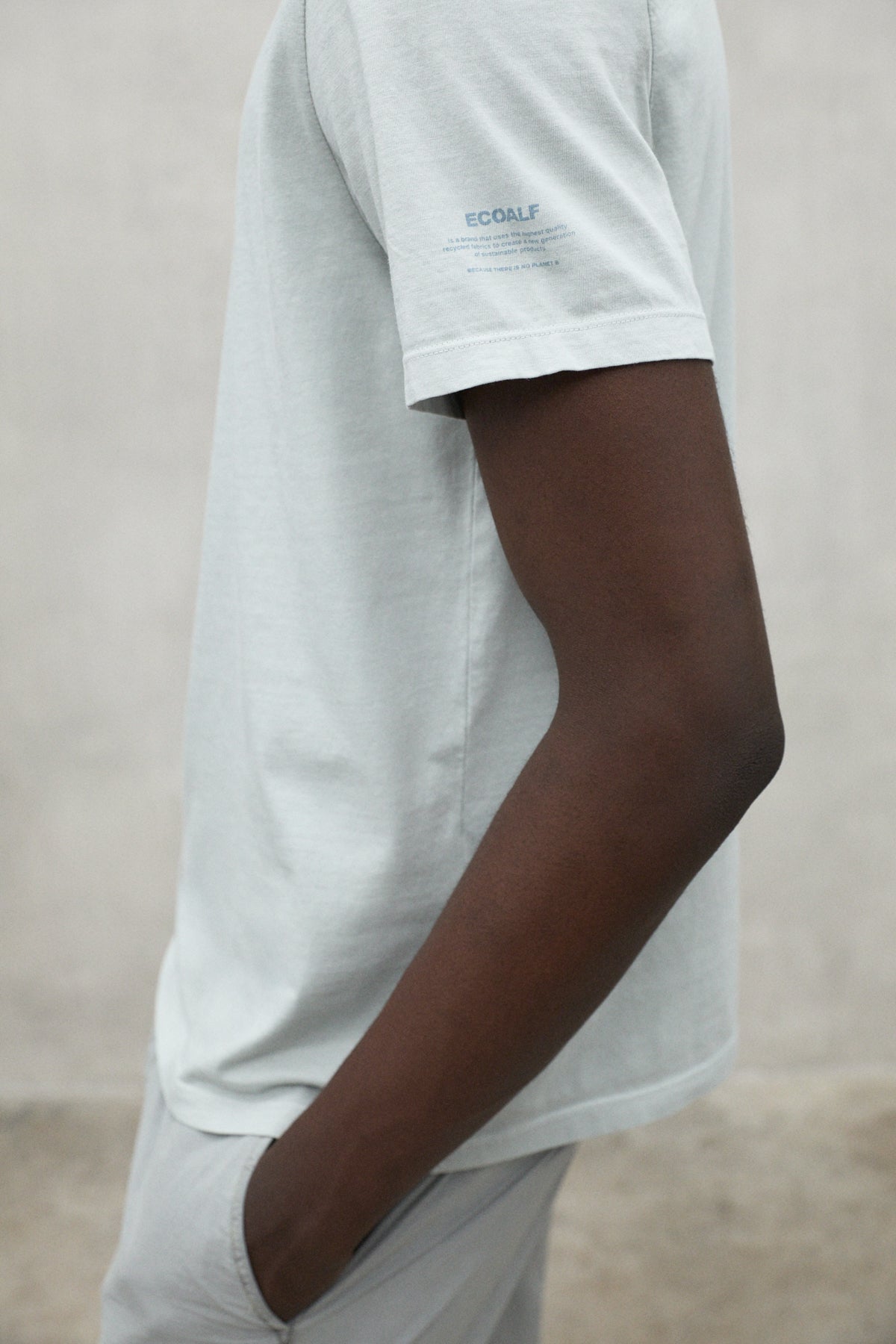 ecoalf-camiseta-vent-gris-claro-de-algod-n-reciclado-para-hombre image 4