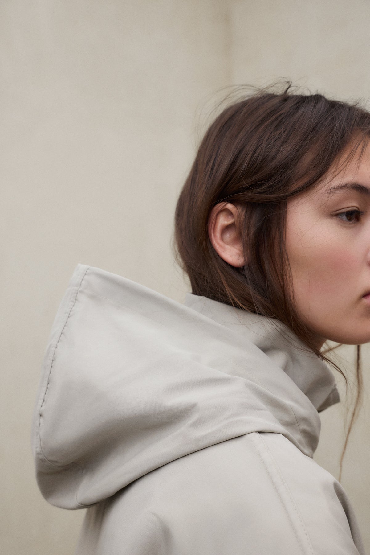 ecoalf-chaqueta-cova-beige-poli-ster-reciclado-capucha-desmontable image 6