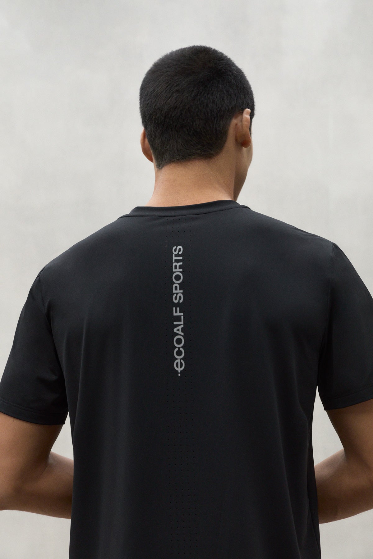 ecoalf-camiseta-zurich-negra-t-cnica-transpirable-para-hombre image 4