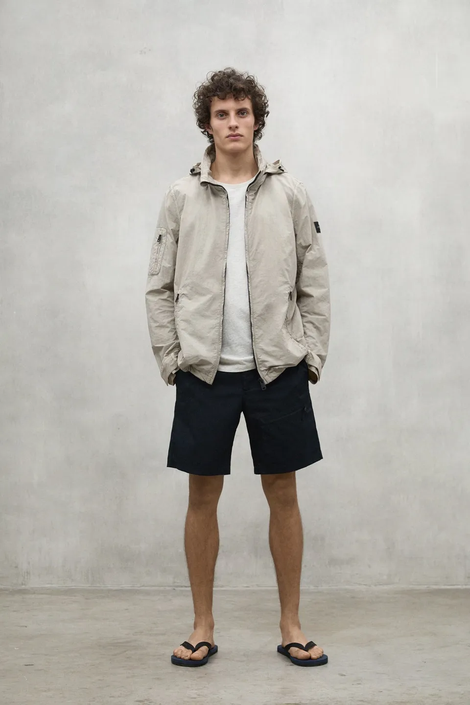ecoalf-chaqueta-rigi-beige-para-hombre-72-poliamida-reciclada-capucha-plegada-y- image 1