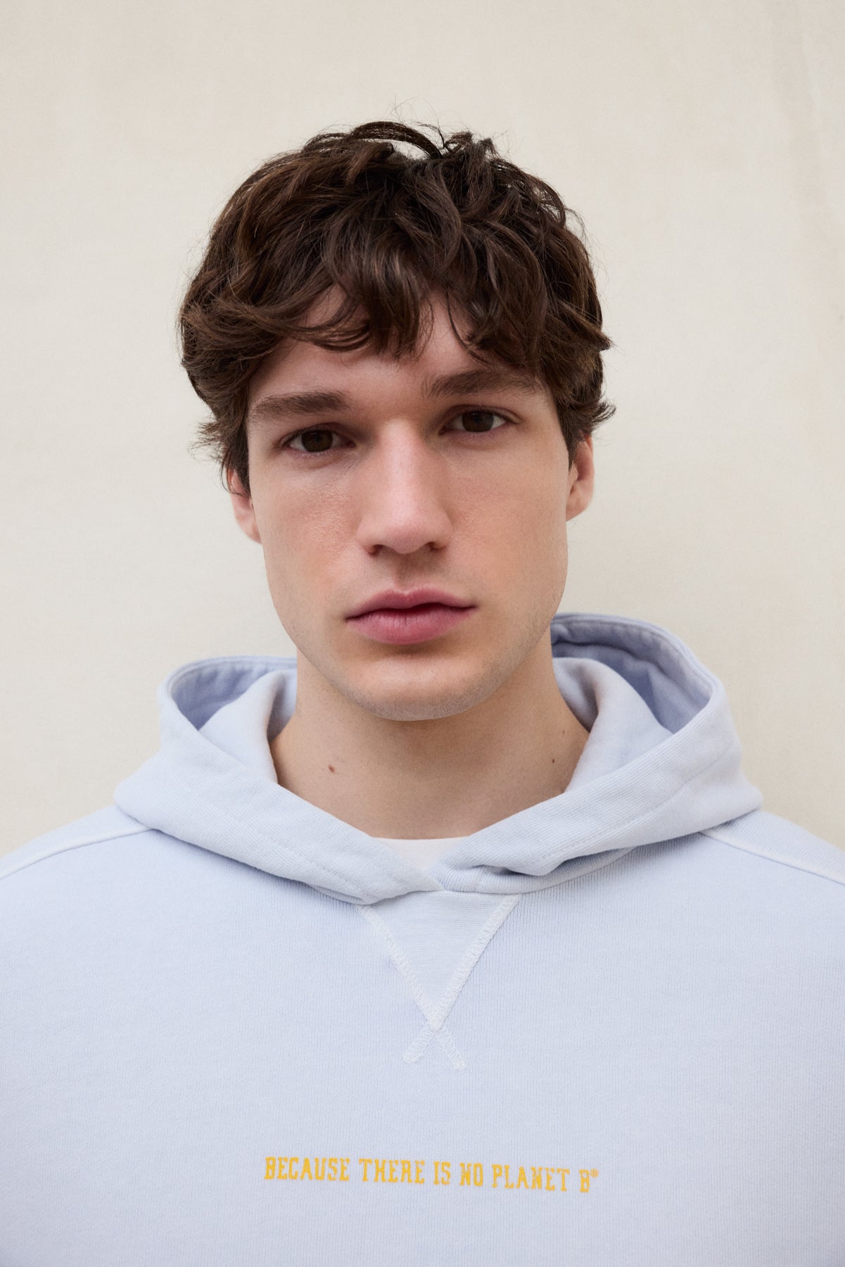 sudadera-ecoalf-barca-azul-claro-de-algod-n-reciclado-con-capucha-para-hombre image 5