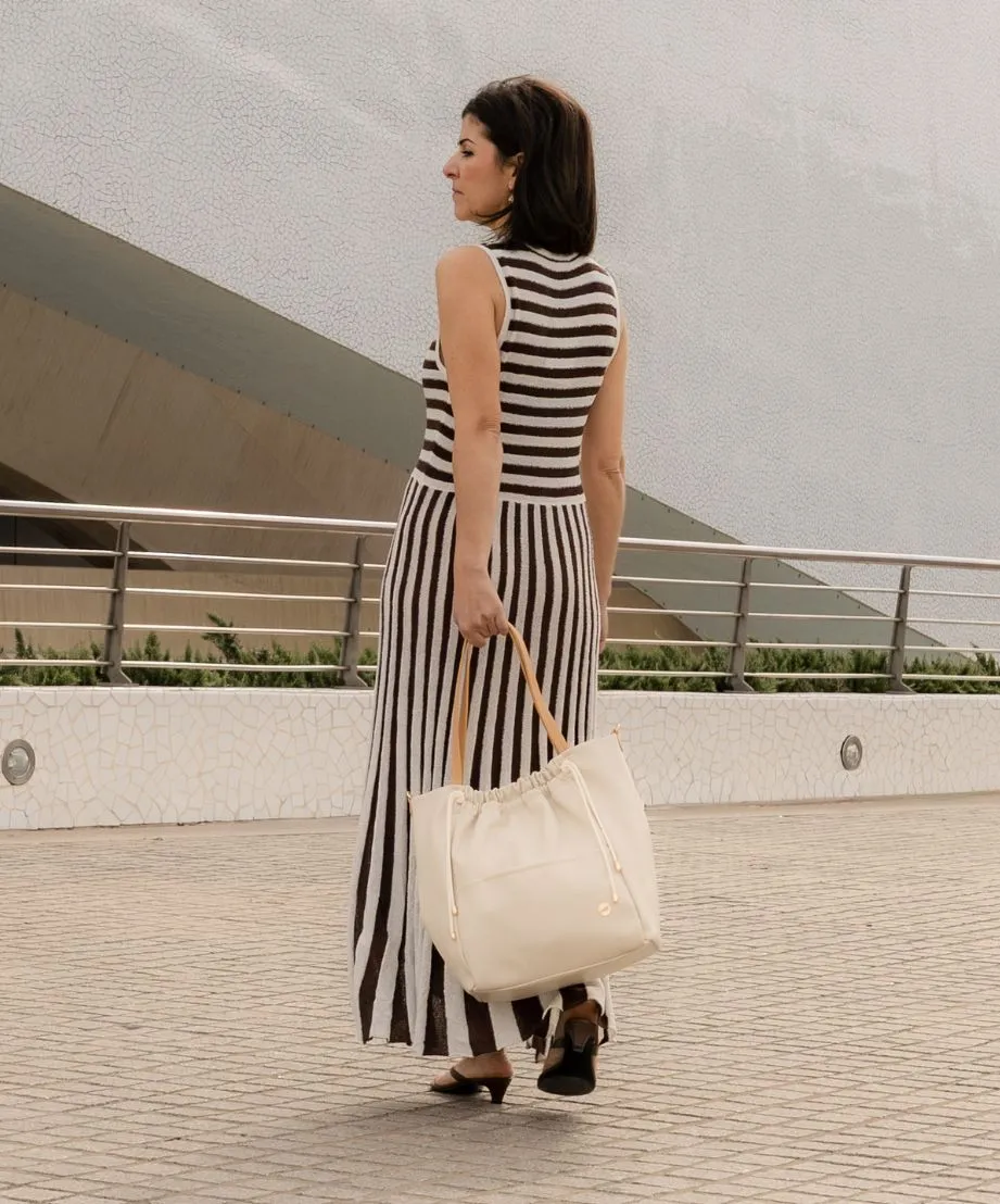 bolso-urban-xana-shopping-de-pu-beige-con-cierre-de-cordones-ajustable image 1
