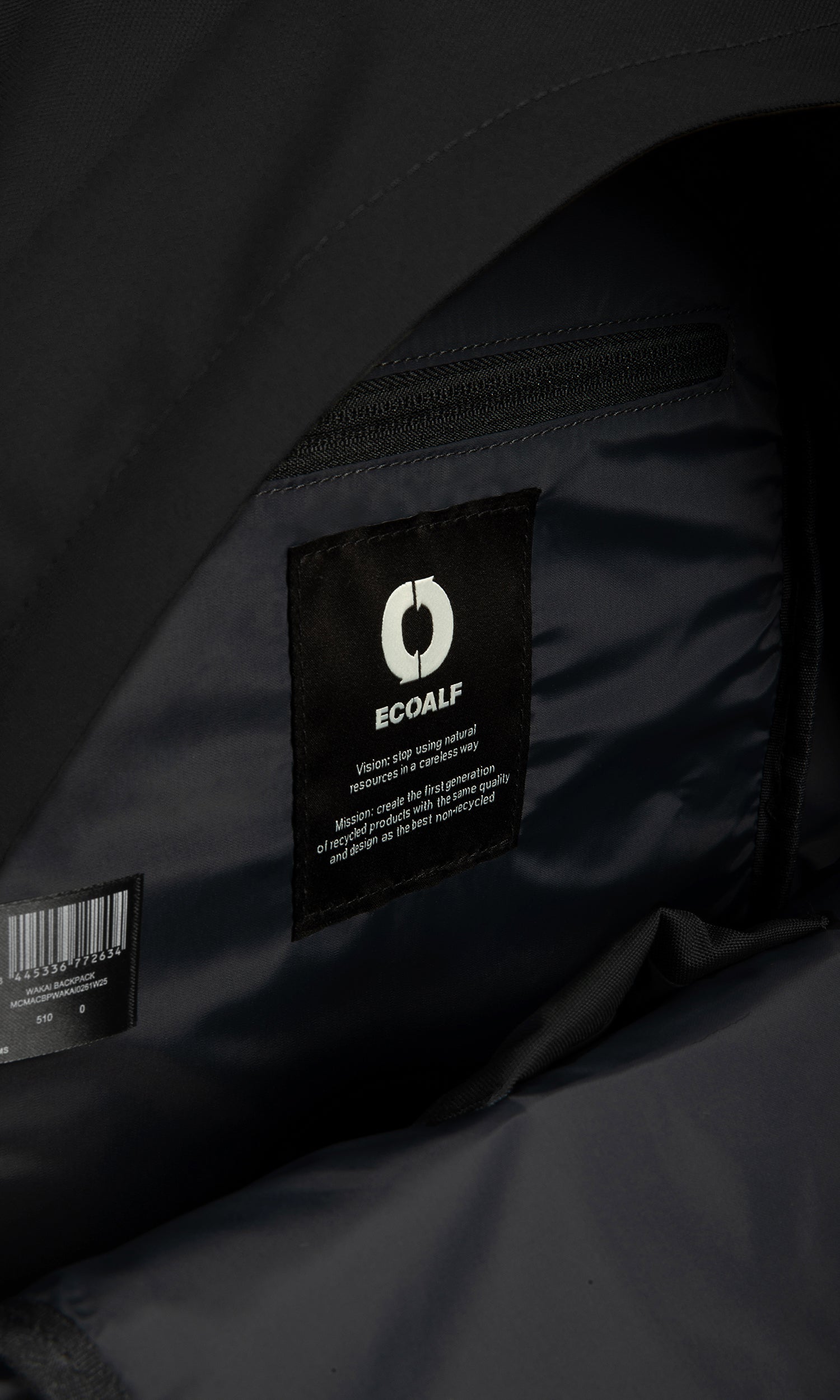 mochila-wakai-negra-de-ecoalf image 6