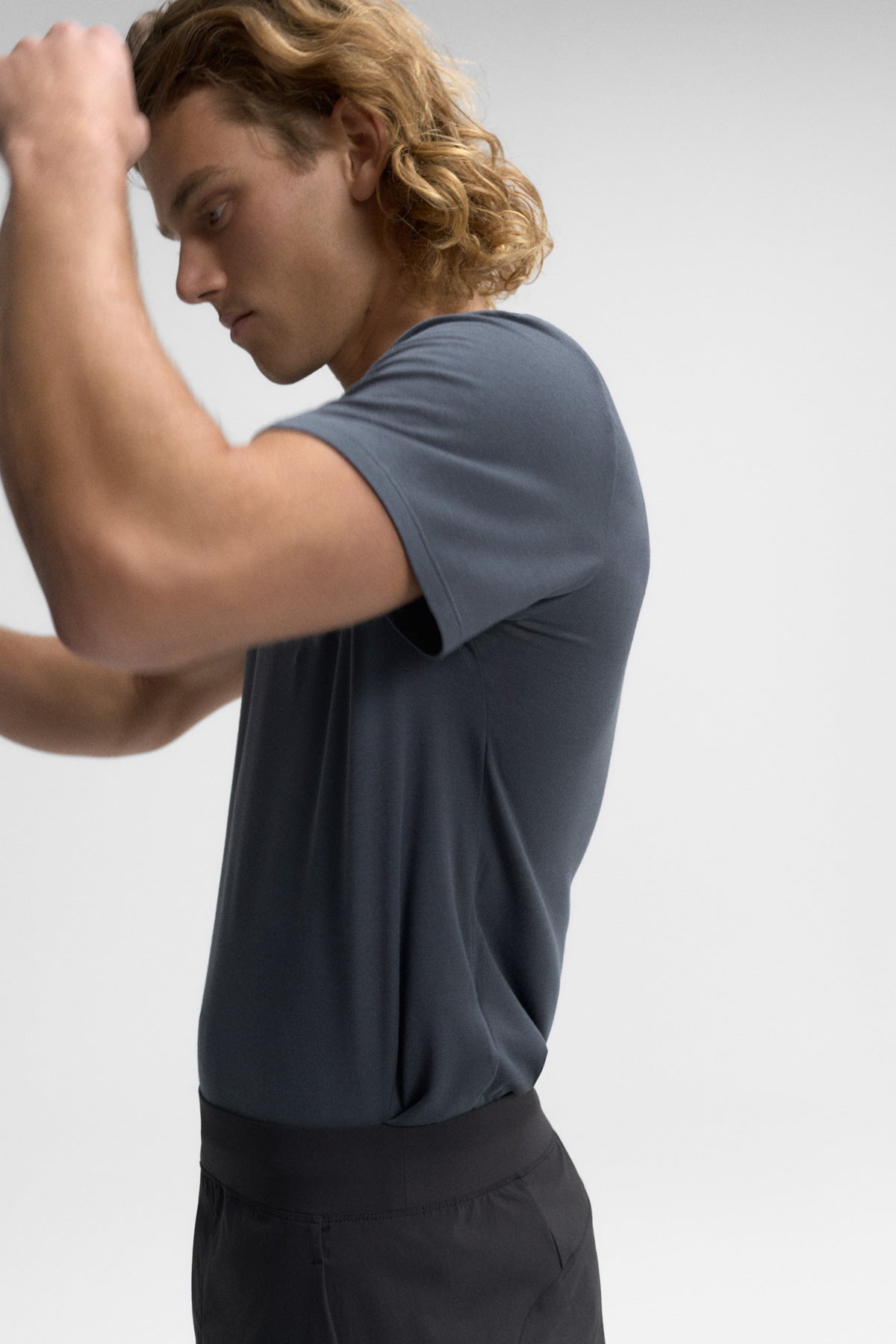 ecoalf-camiseta-amed-gris-de-hombre-micromodal-transpirable-y-ligera image 7