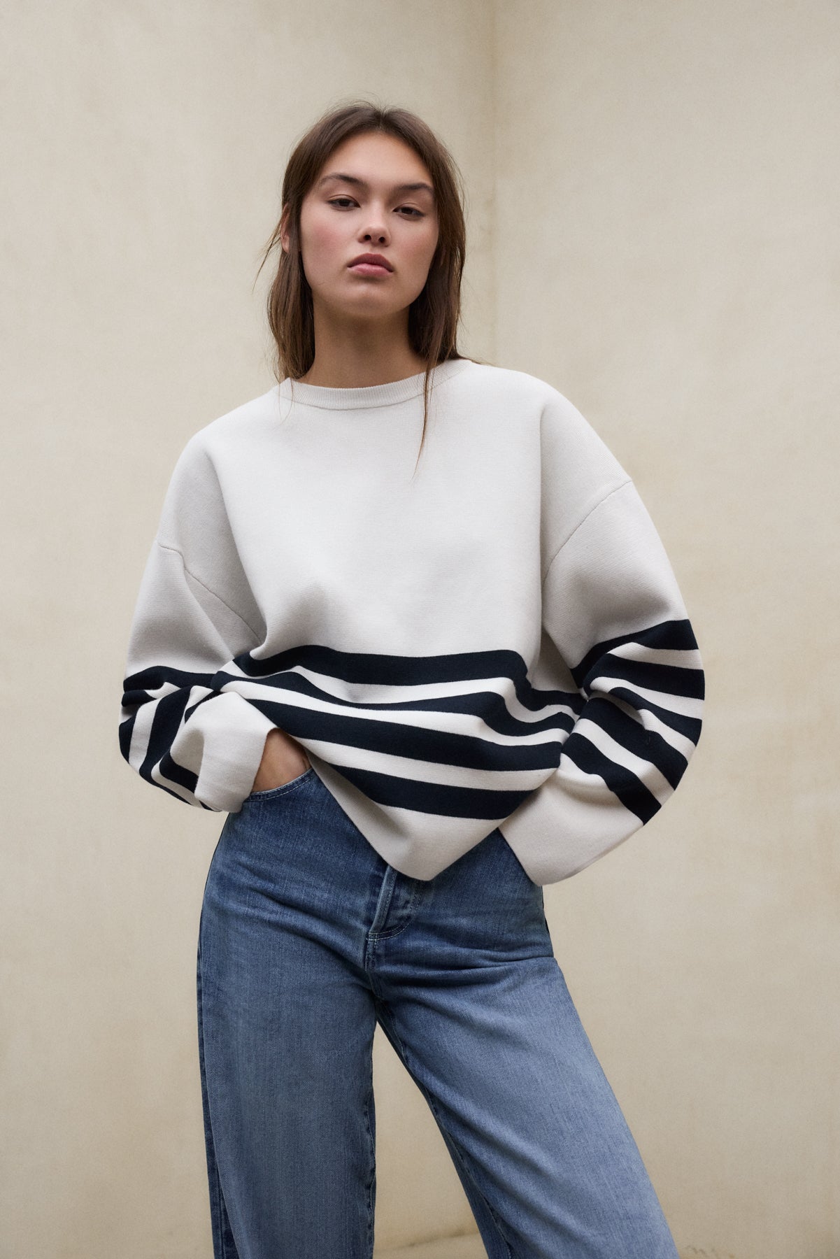 ecoalf-jersey-koa-blanco-de-mujer-algod-n-reciclado-y-fit-oversize image 2
