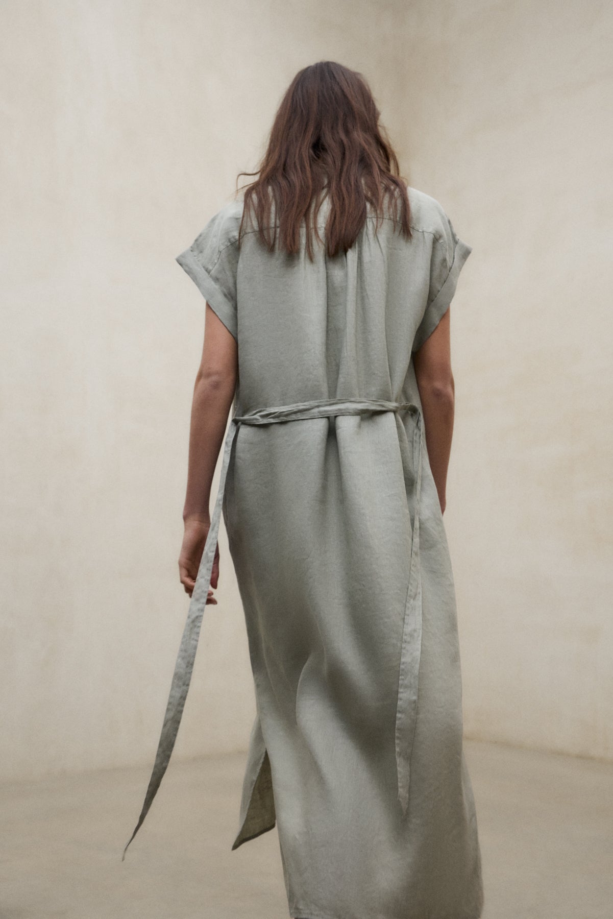 vestido-ecoalf-amatista-verde-de-mujer-80-lino-manga-corta-y-cuello-mao image 3