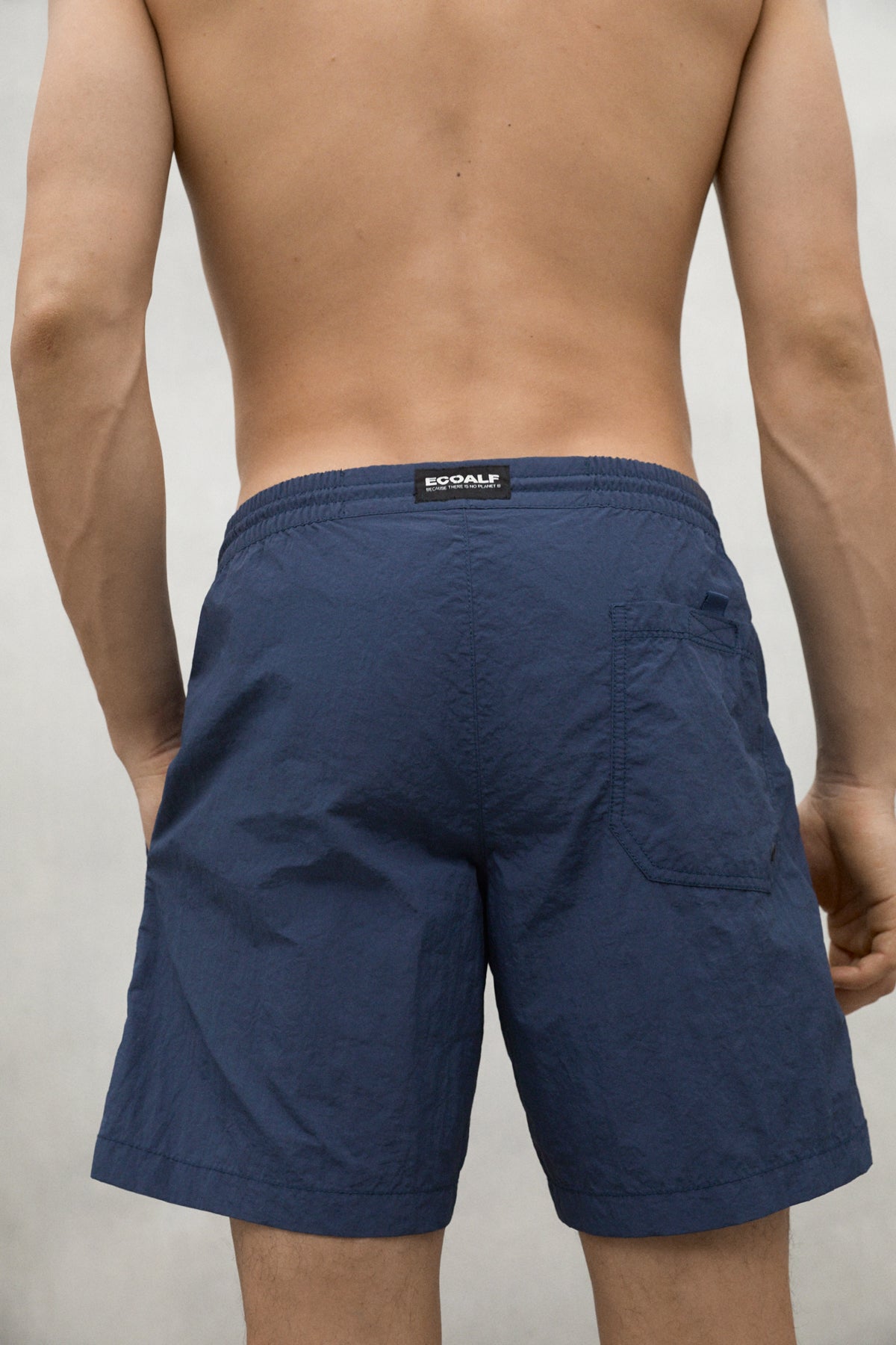 traje-de-ba-o-lanai-de-ecoalf-100-poliamida-reciclada-azul-marino-hombre image 3