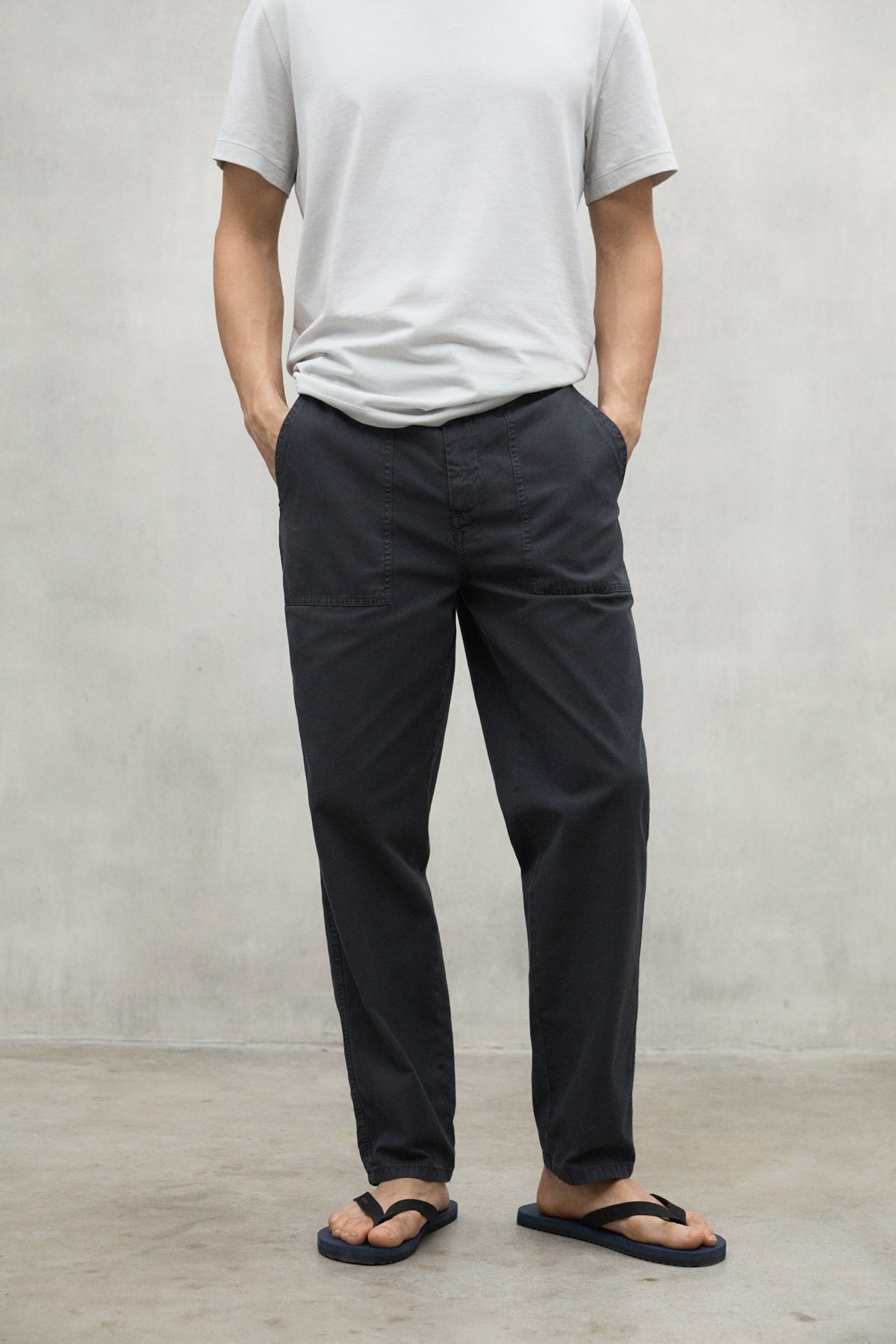 pantal-n-ecoalf-nalon-gris-oscuro-de-hombre-100-algod-n-reciclado-fit-holgado image 2