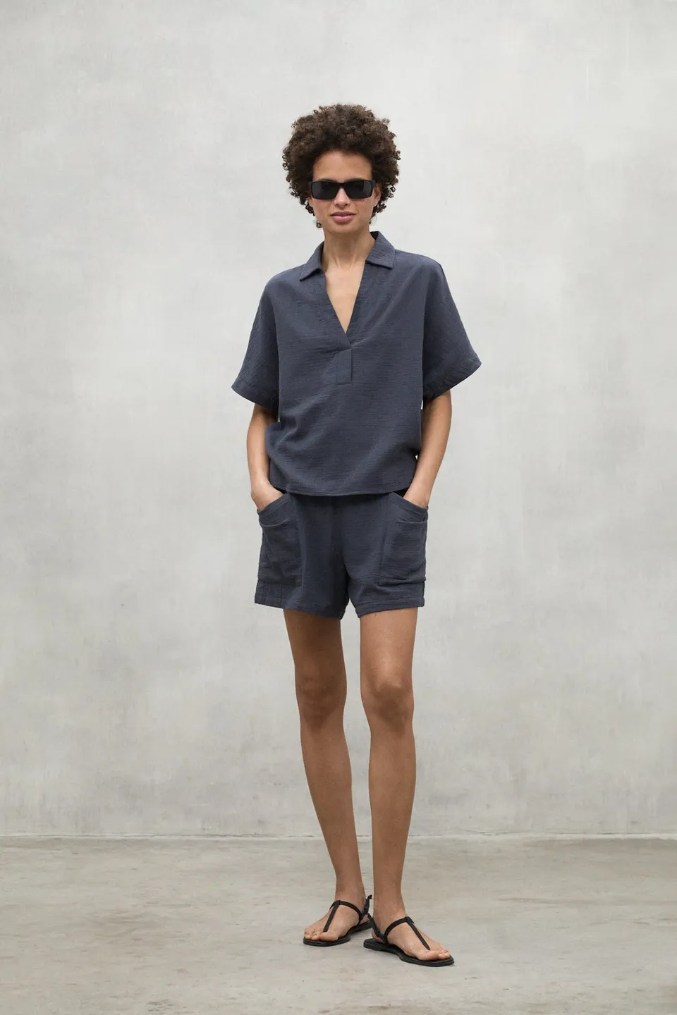 camisa-denis-ecoalf-bambula-de-algod-n-reciclado-y-org-nico-gris-oscuro-mujer image 1