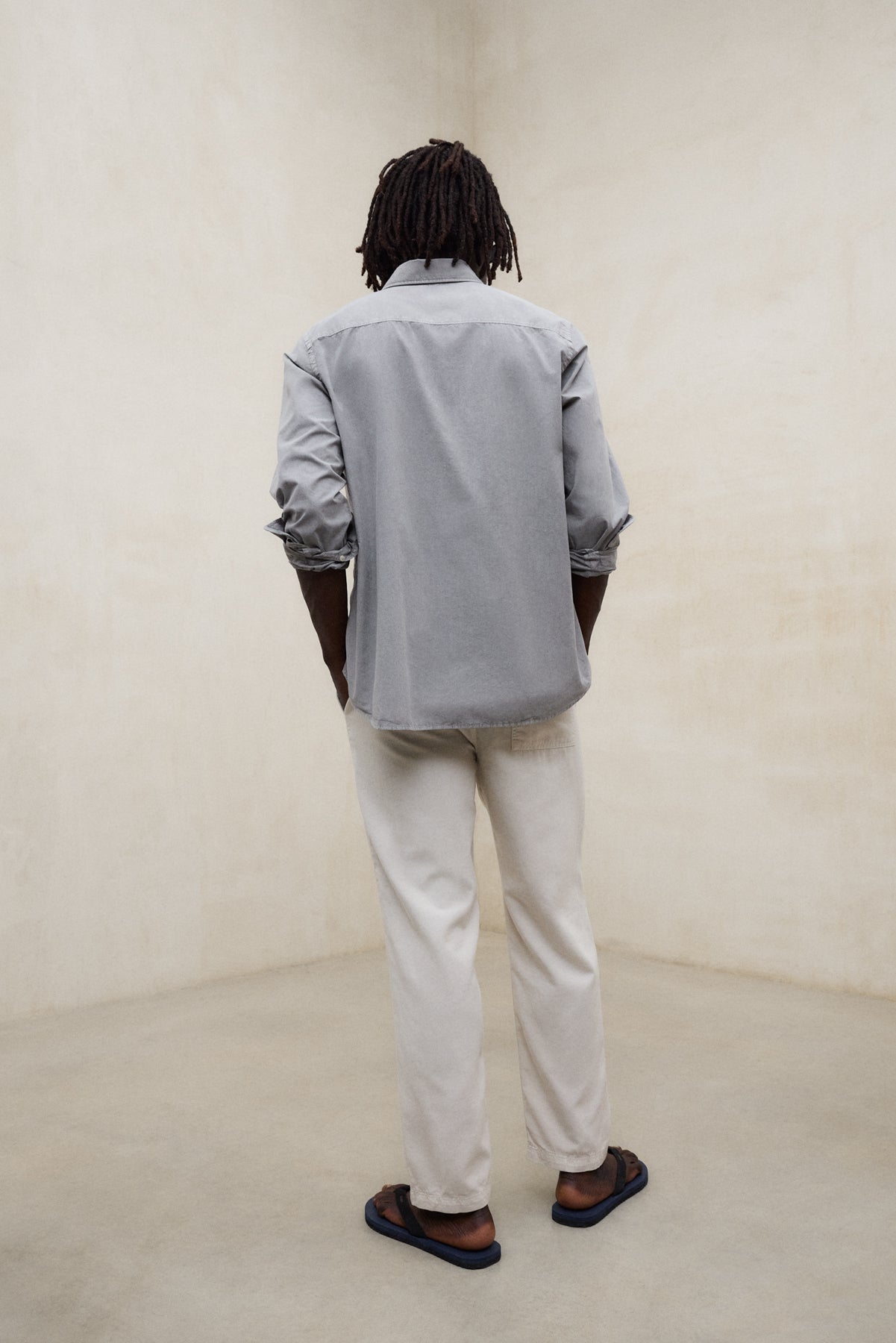 camisa-antejo-de-popel-n-gris-oscuro-de-hombre-ecoalf-100-algod-n-regenerativo image 3