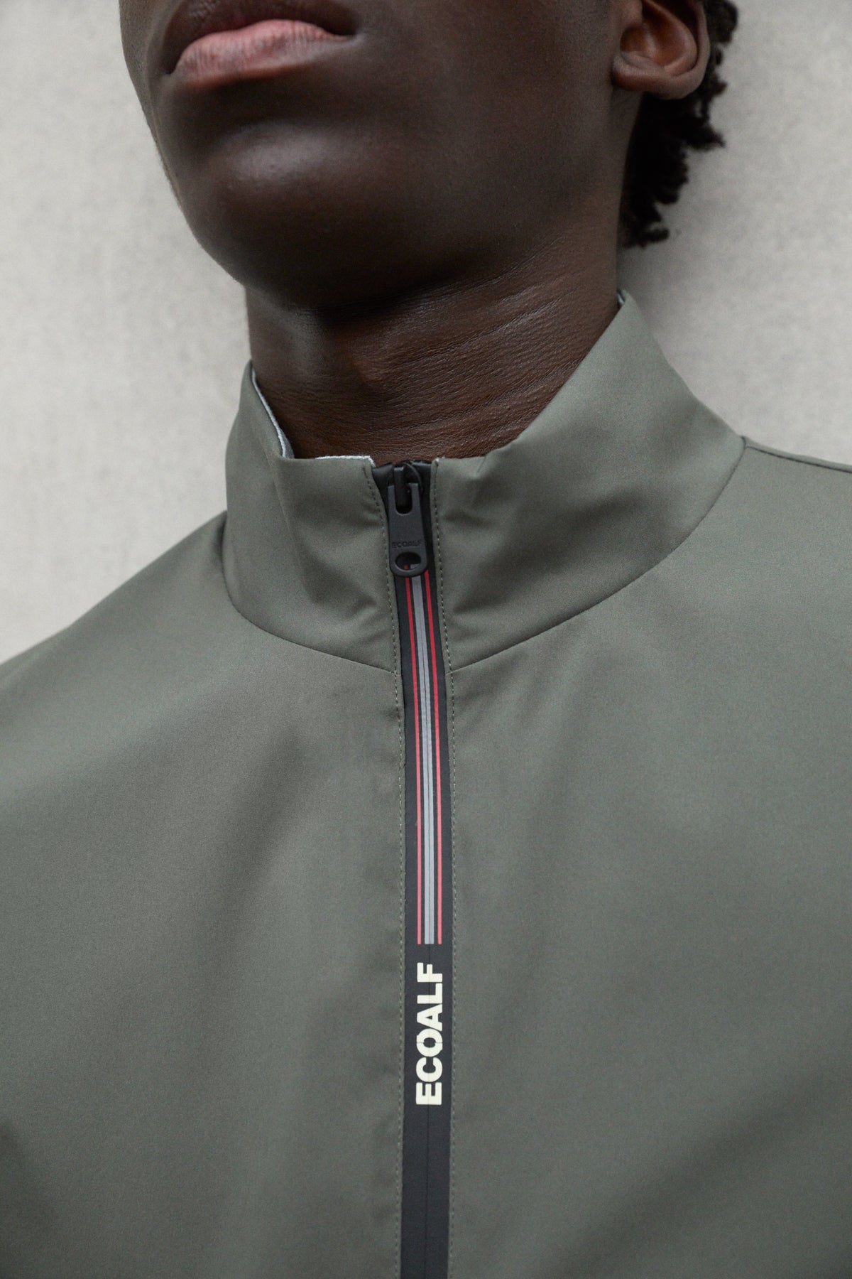 ecoalf-chaqueta-james-khaki-impermeable-de-poli-ster-reciclado-corte-regular image 5