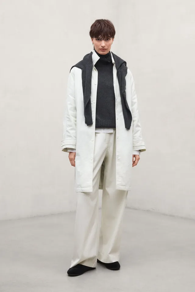 chaqueta-caloa-blanca-de-ecoalf-para-mujer-poliamida-reciclada-repelente-al-agua image 1