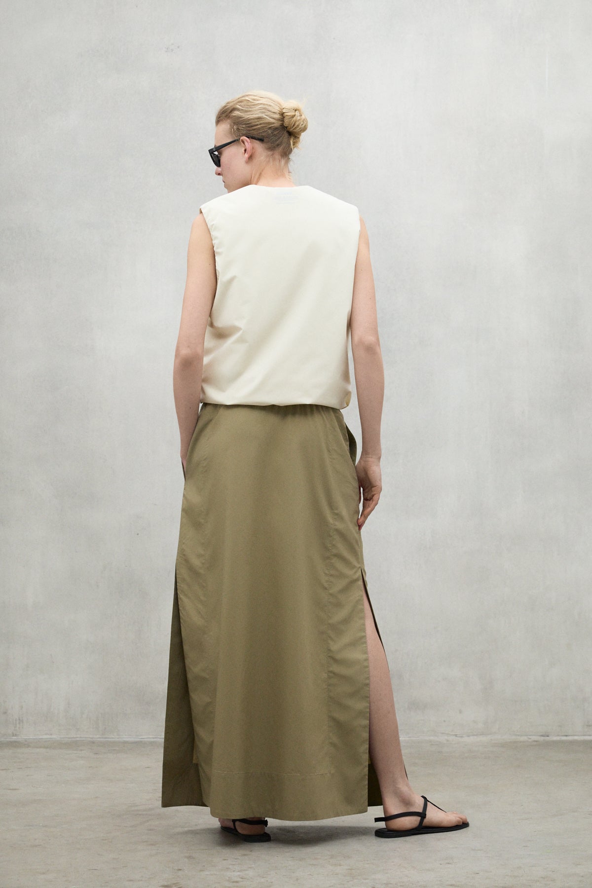 chaleco-ecoalf-karin-beige-de-poli-ster-reciclado-para-mujer image 2