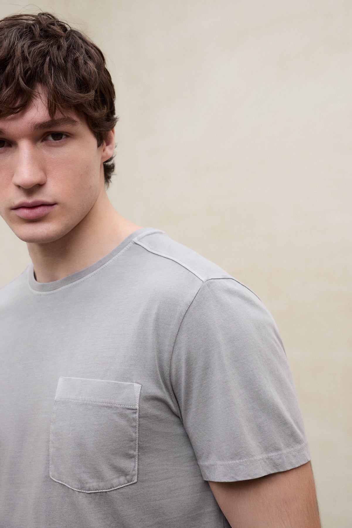 ecoalf-camiseta-alma-gris-oscuro-para-hombre-100-algod-n-regenerativo-fit-relaja image 4