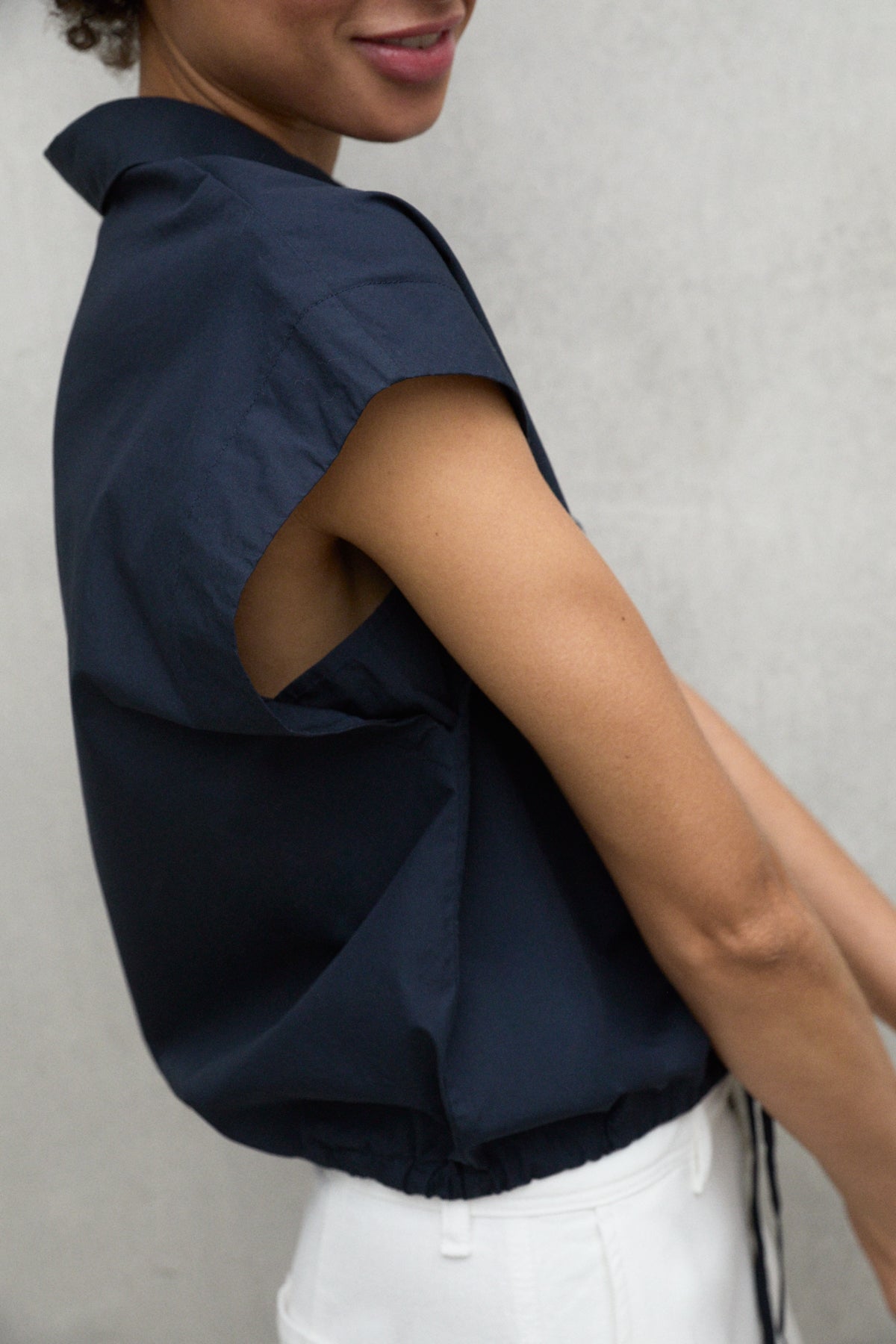 camisa-ecoalf-faye-azul-marino-de-algod-n-reciclado-para-mujer image 5