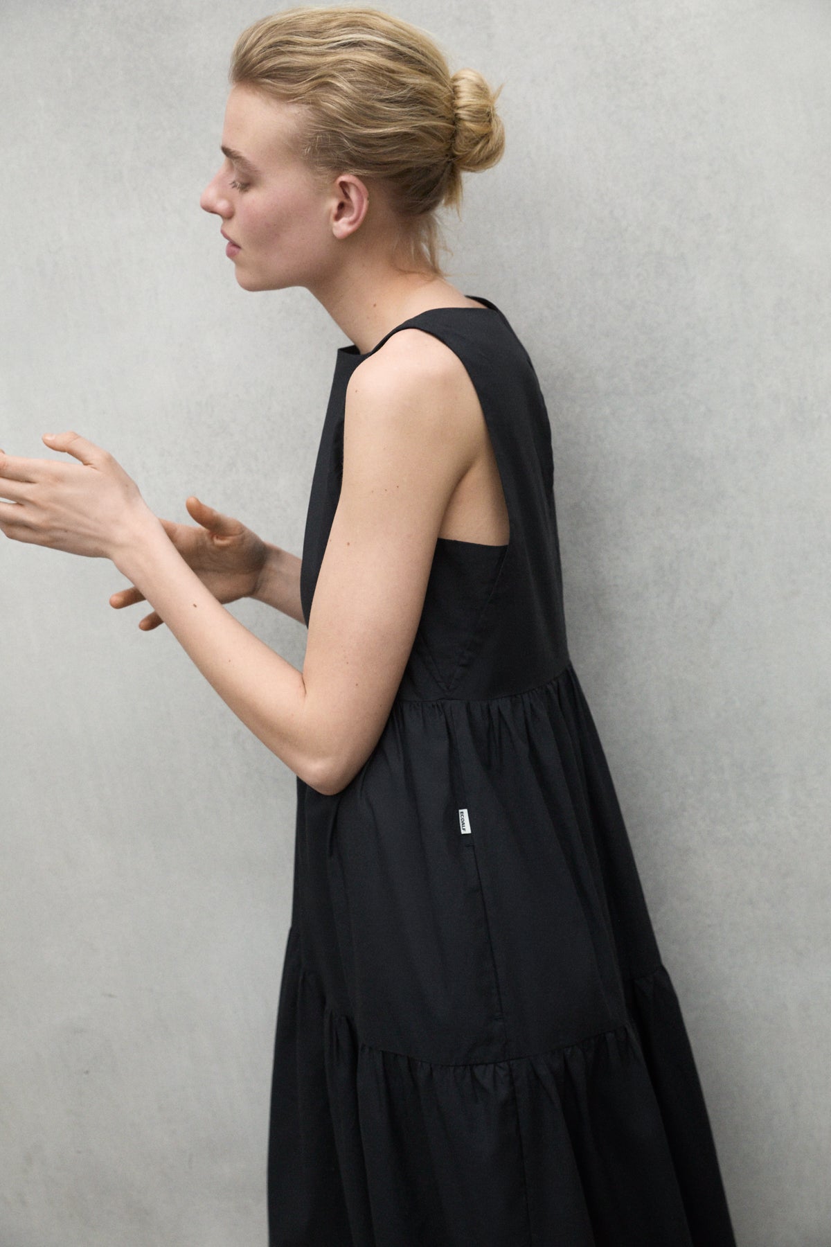 ecoalf-vestido-bossa-negro-vestido-holgado-de-tencel-modal-con-bolsillos-lateral image 3