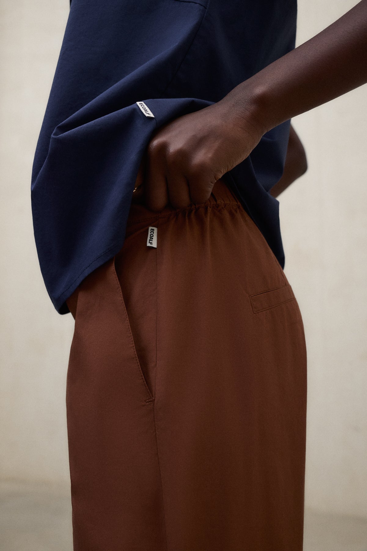 pantalones-ecoalf-laga-marr-n-70-algod-n-org-nico-pierna-ajustada-mujer image 4