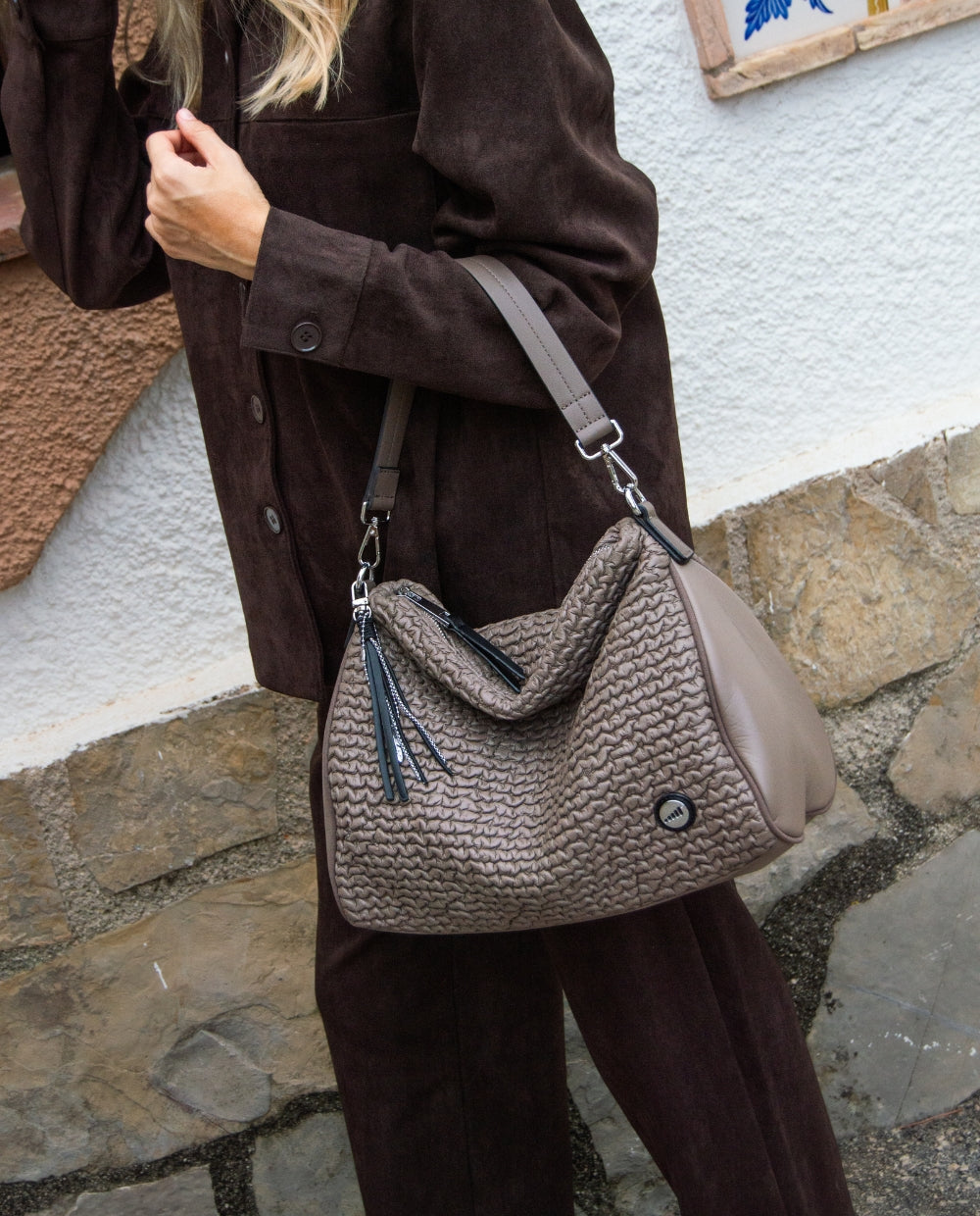 urban-spiga-bolso-de-hombro-de-piel-sint-tica-color-taupe-33x16x26-cm image 2