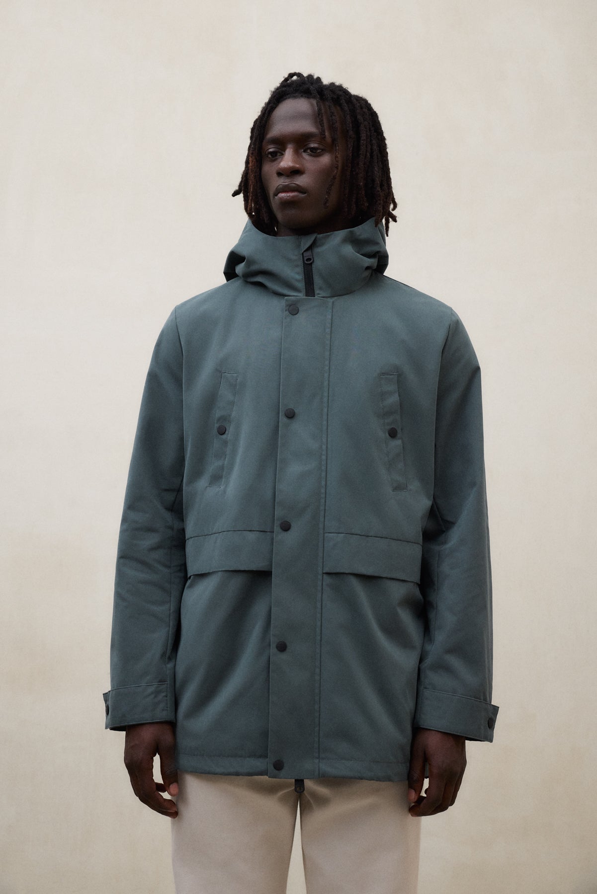 chaqueta-ecoalf-gab-verde-para-hombre-poli-ster-reciclado-capucha-y-cierre-de-cr image 4