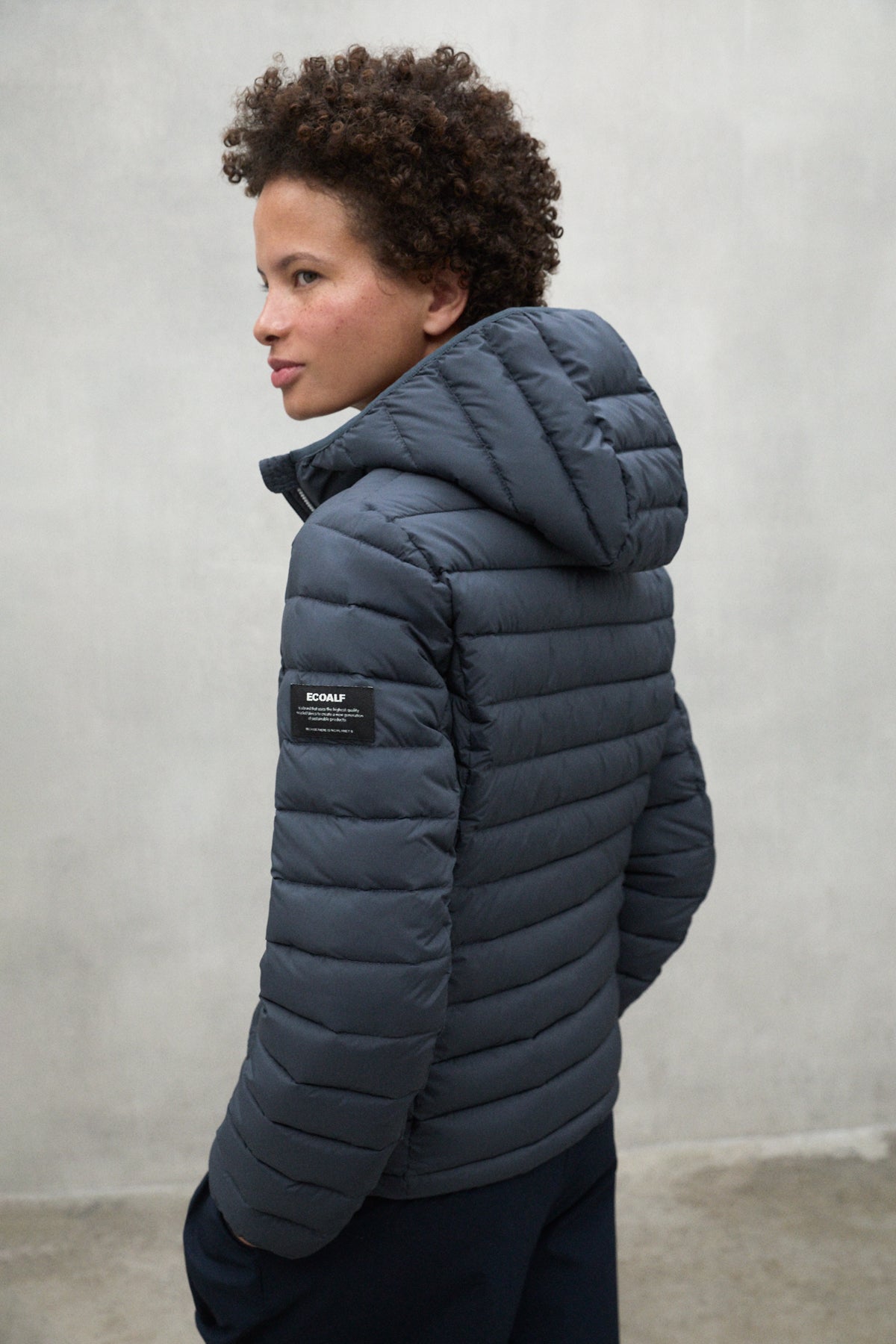 ecoalf-chaqueta-atlantic-gris-oscuro-de-mujer image 2