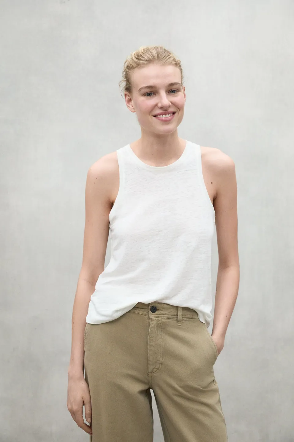 ecoalf-camiseta-halden-blanca-camiseta-de-tirantes-de-mujer-de-lino-100 image 1