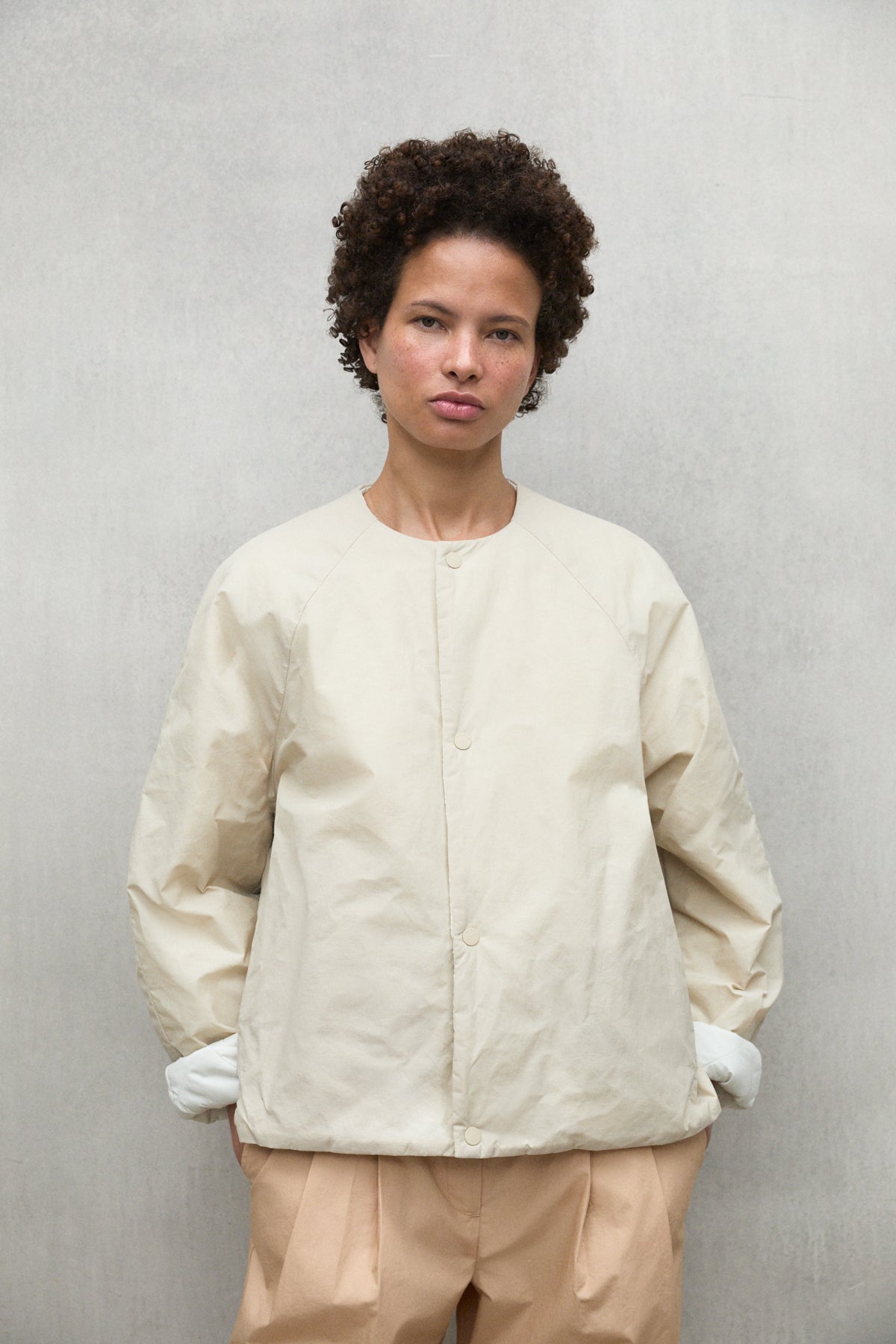 ecoalf-chaqueta-reversible-gavea-beige-chaqueta-oversize-de-poliamida-reciclada- image 5