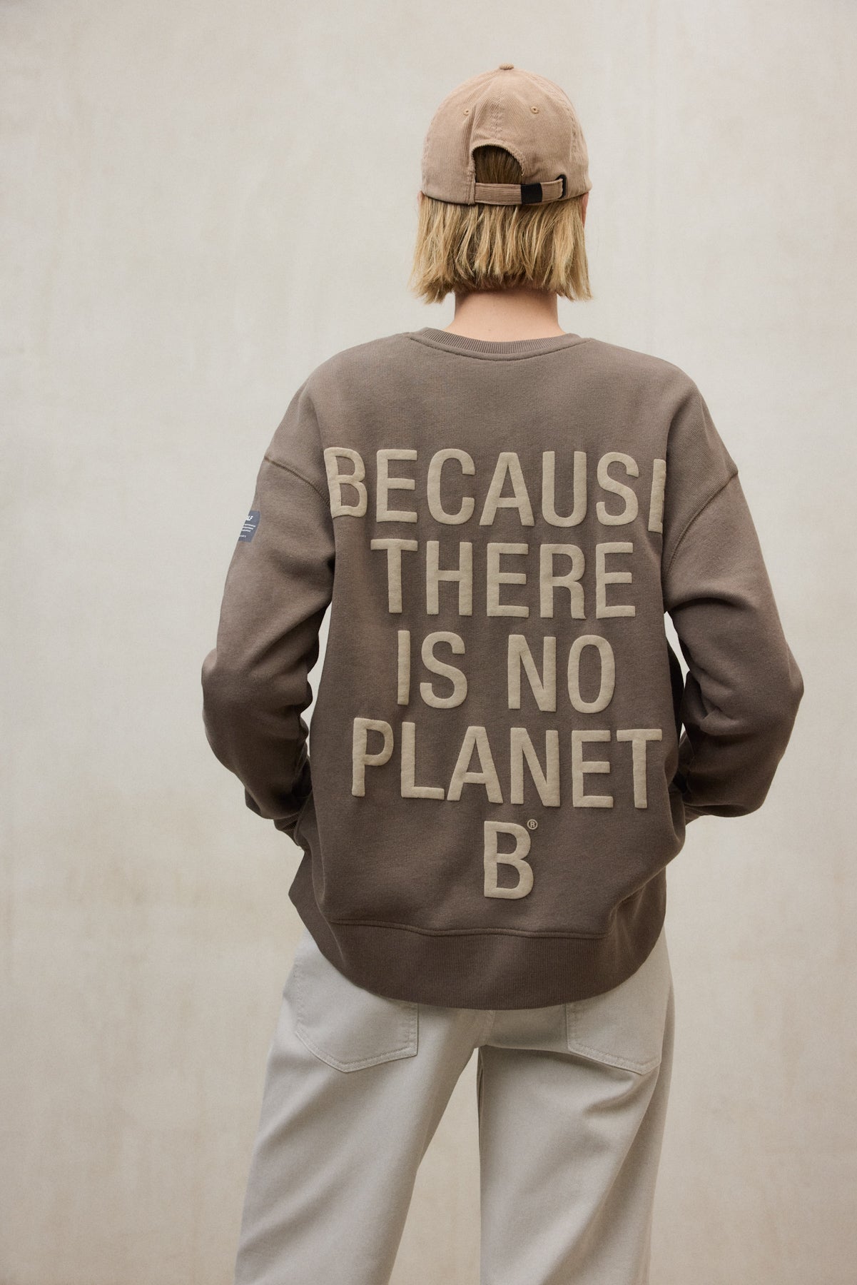 sudadera-storm-de-ecoalf-para-mujer-50-algod-n-reciclado-y-50-org-nico-marr-n image 2