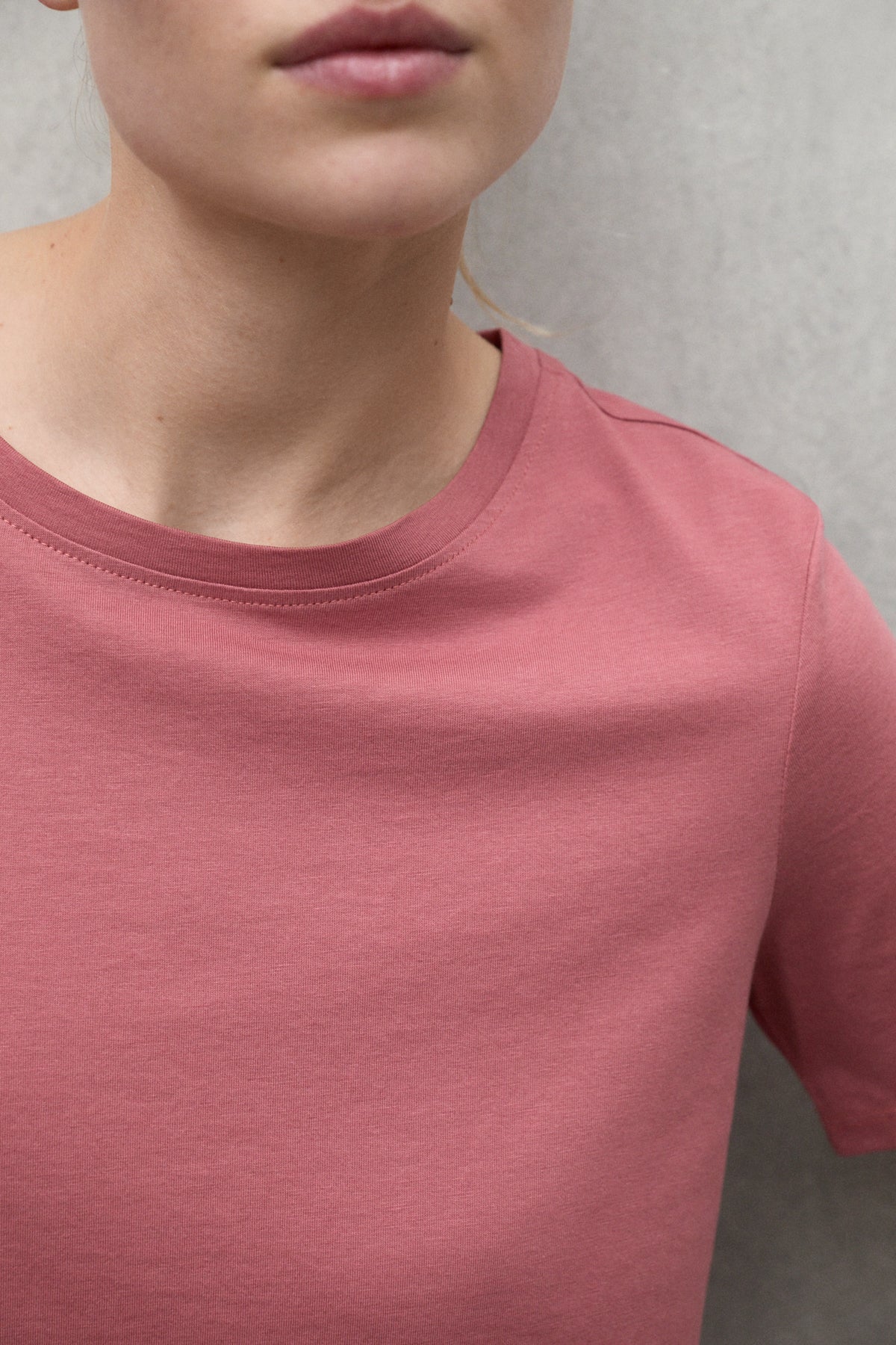 ecoalf-camiseta-lake-roja-52-algod-n-org-nico-y-48-tencel-lyocell-fit-regular image 4