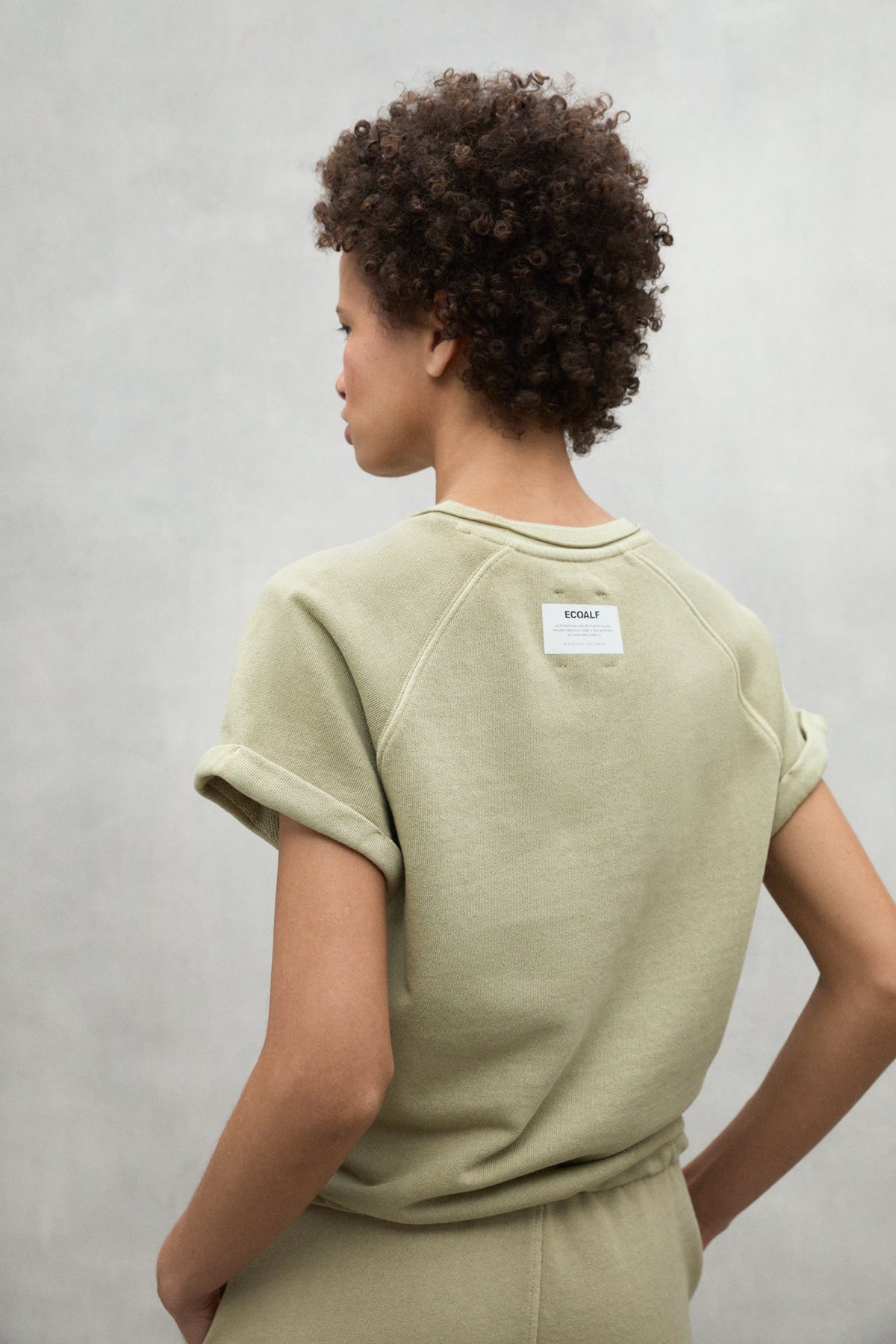 sudadera-ecoalf-reine-khaki-de-mujer-algod-n-reciclado-fit-holgado-mangas-ragl-n image 3