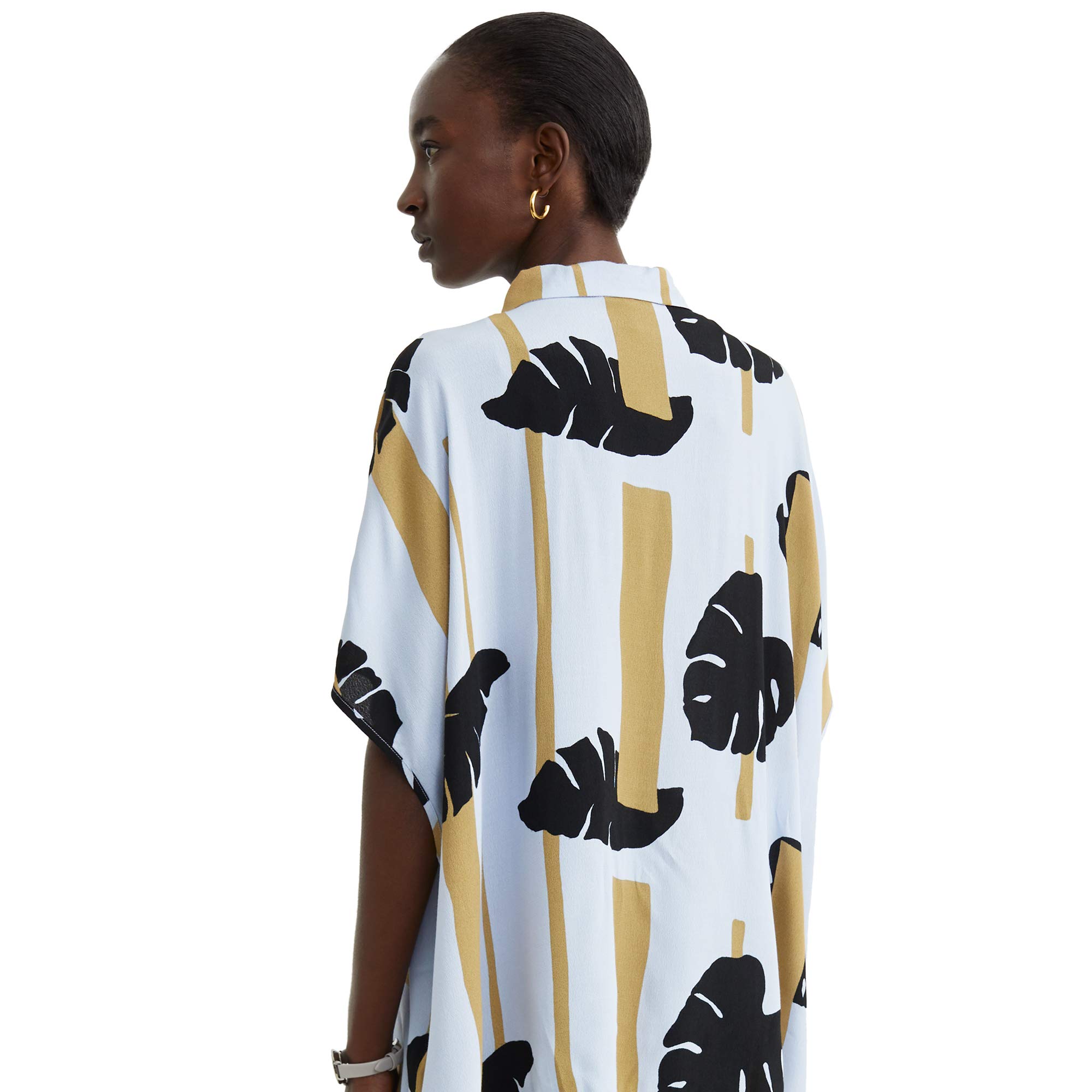 parfois-camisa-oversize-estampado-hojas-mujer-manga-corta image 6