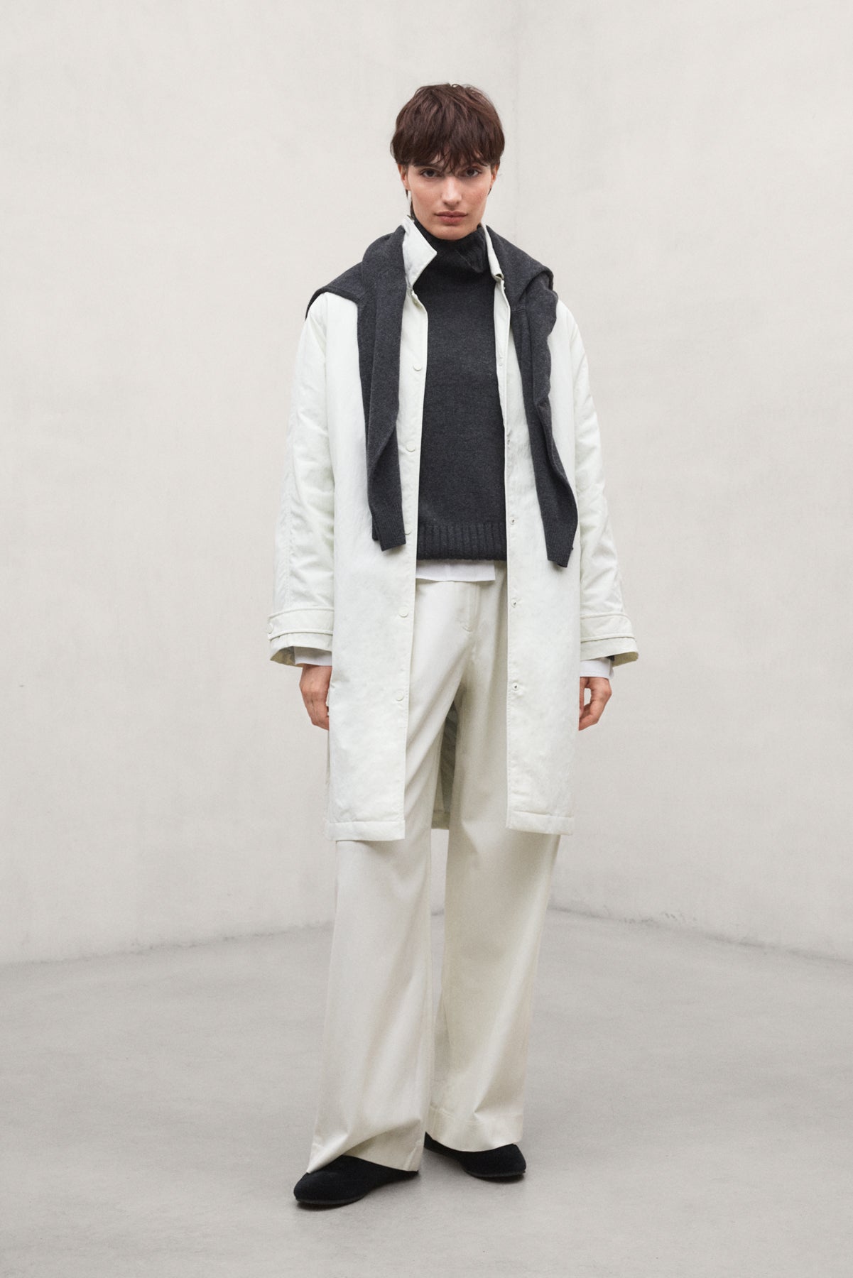 chaqueta-caloa-blanca-de-ecoalf-para-mujer-poliamida-reciclada-repelente-al-agua image 1
