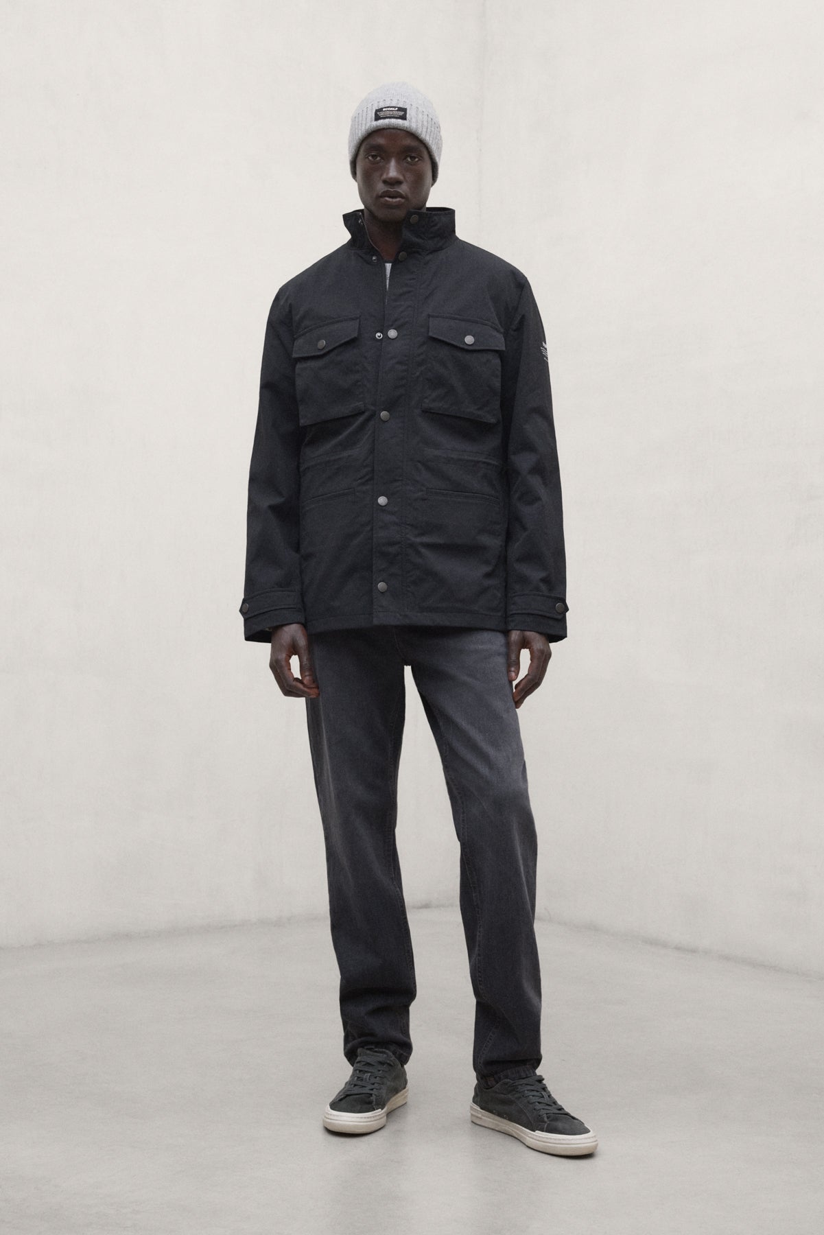 chaqueta-altia-gris-oscuro-de-hombre-ecoalf-poliamida-reciclada-repelente-al-agu image 2