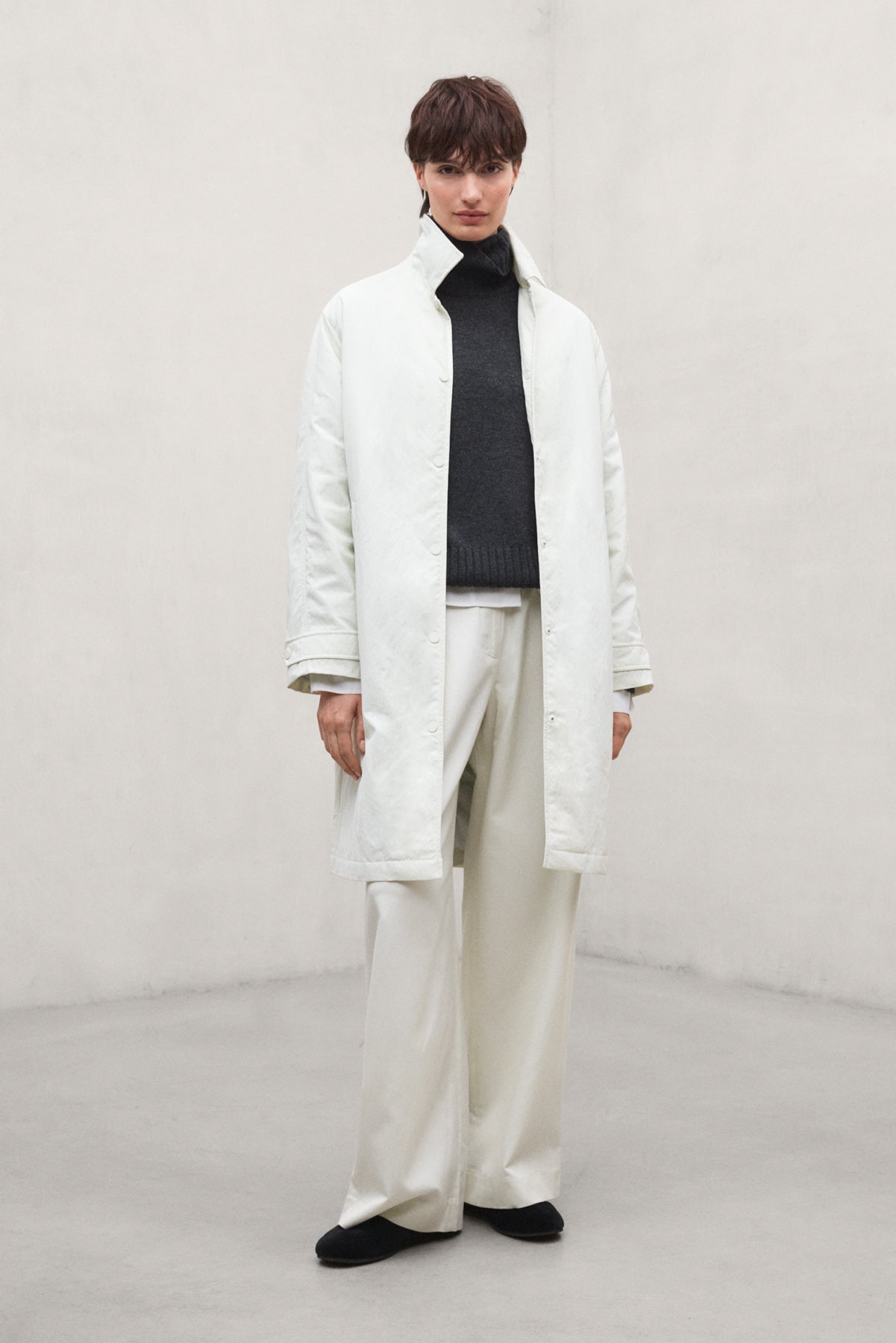 chaqueta-caloa-blanca-de-ecoalf-para-mujer-poliamida-reciclada-repelente-al-agua image 3