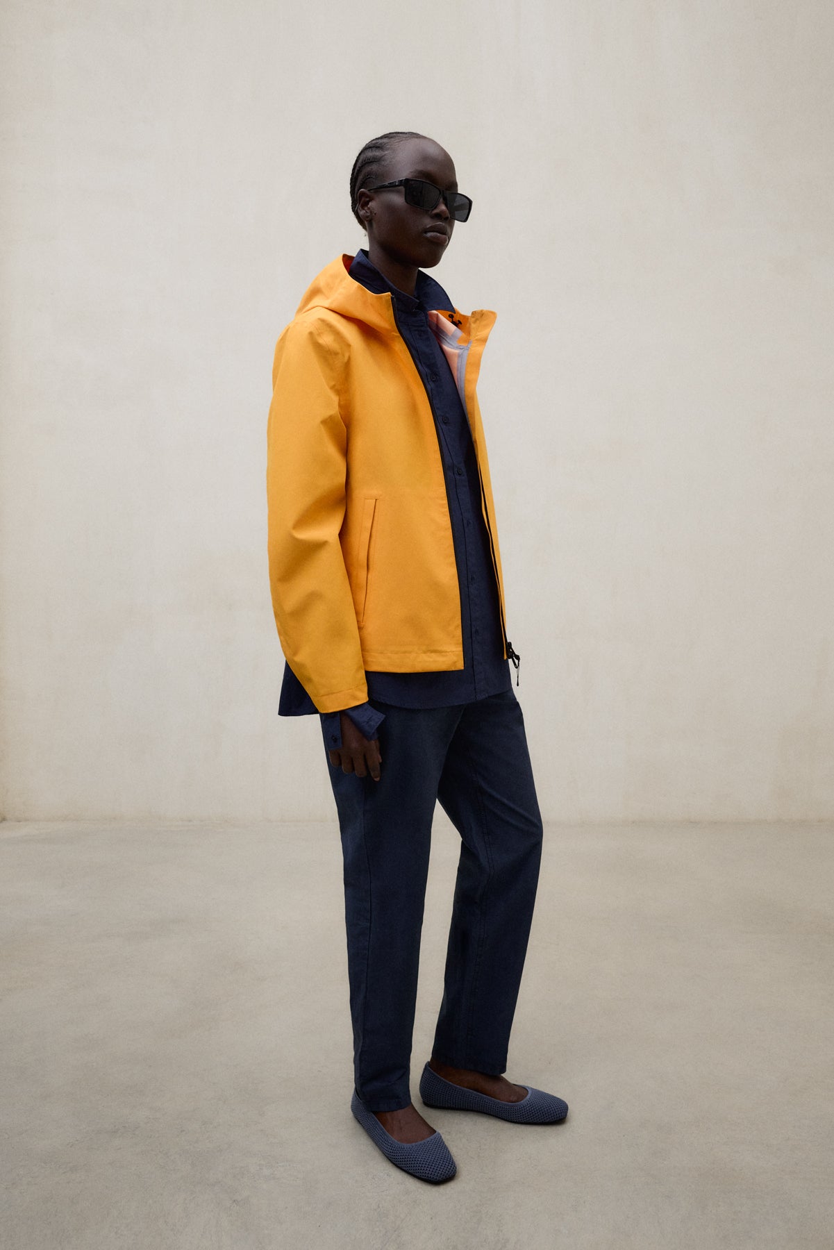 chaqueta-venis-de-ecoalf-para-mujer-naranja-impermeable-y-transpirable image 3