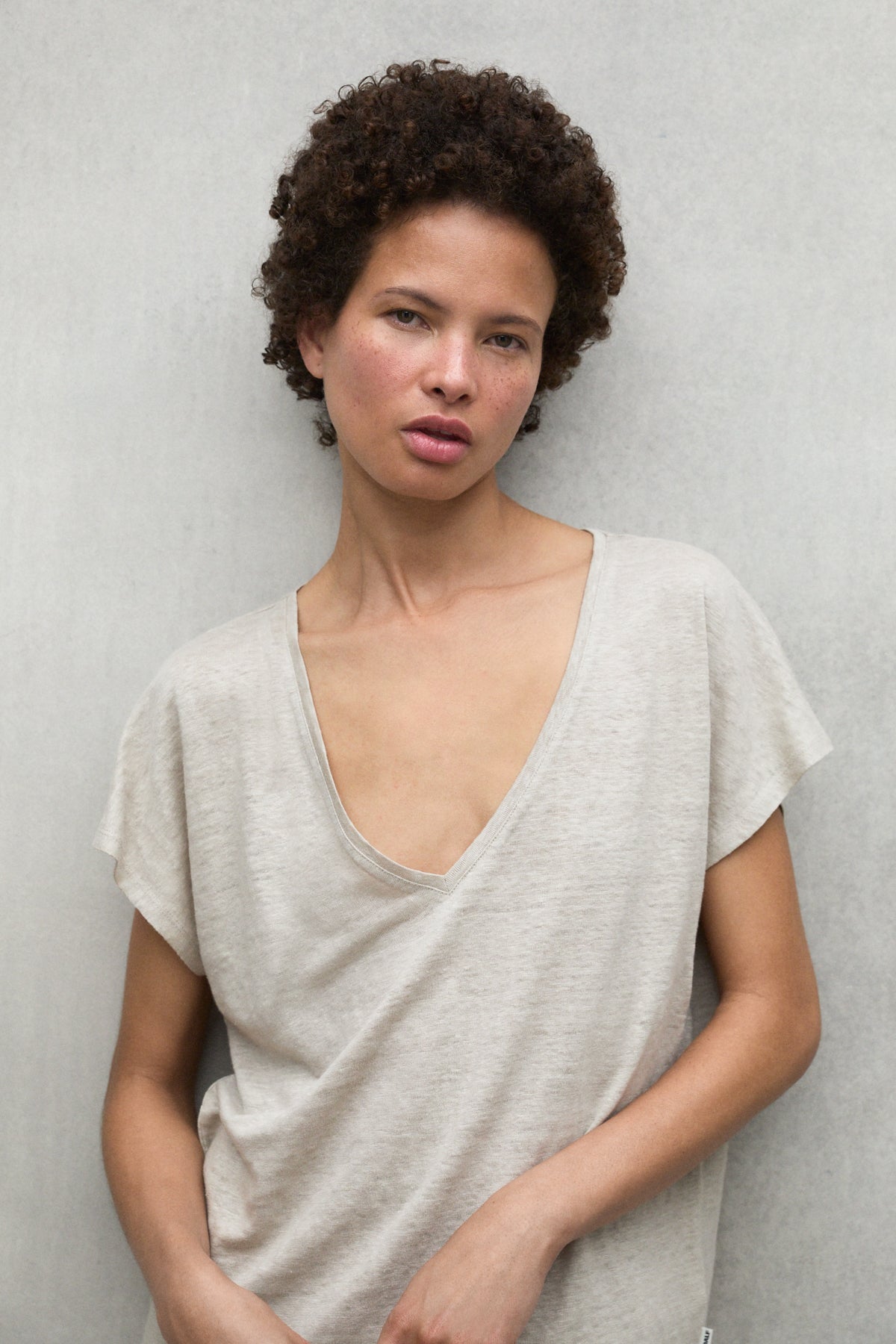 ecoalf-camiseta-arendal-beige-de-lino-para-mujer image 3