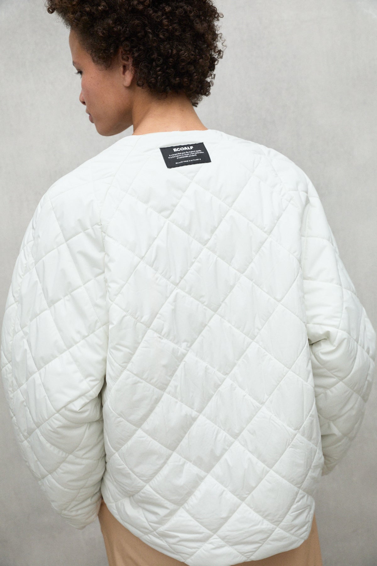 ecoalf-chaqueta-reversible-gavea-beige-chaqueta-oversize-de-poliamida-reciclada- image 4