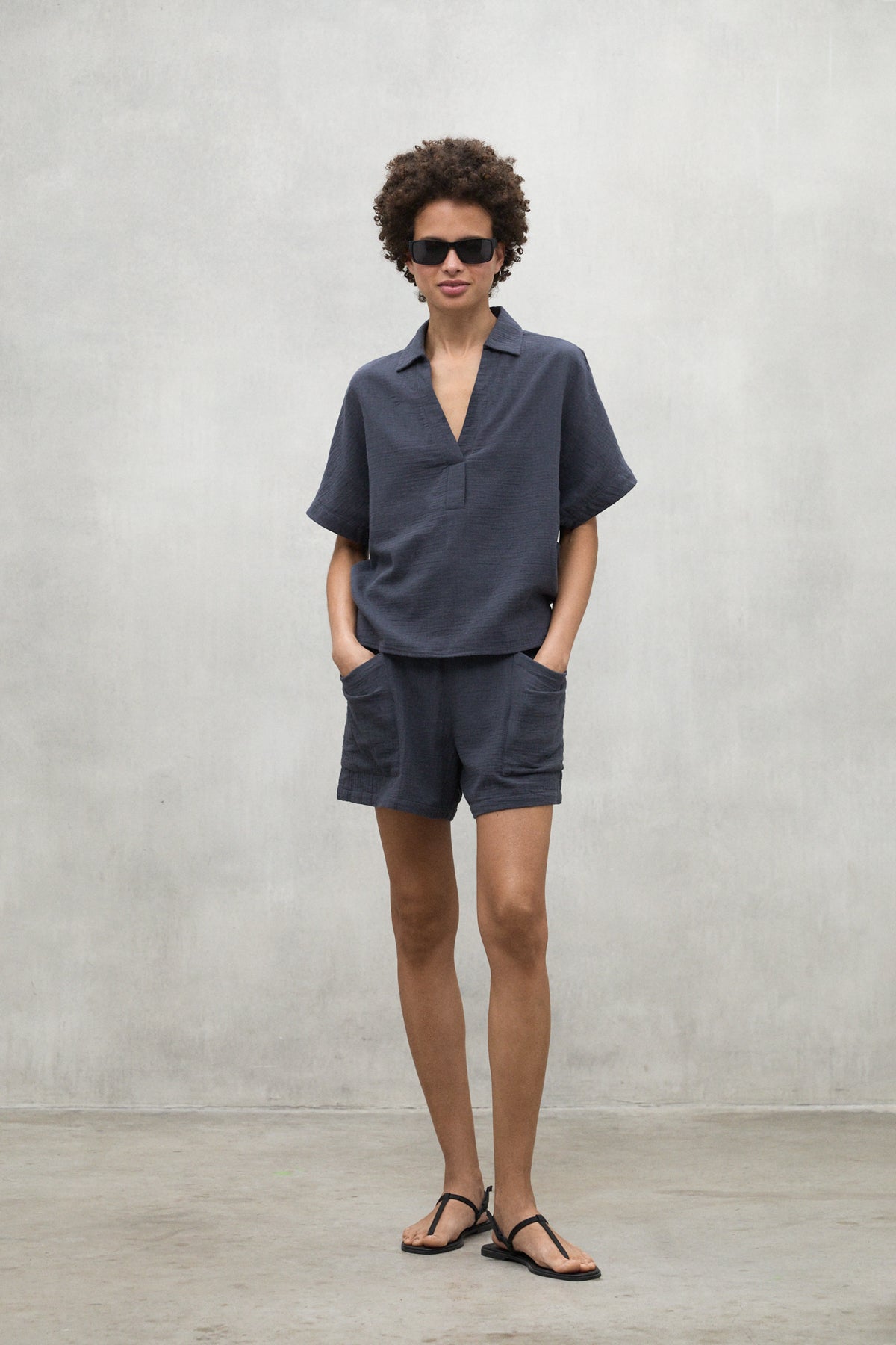 camisa-denis-ecoalf-bambula-de-algod-n-reciclado-y-org-nico-gris-oscuro-mujer image 1