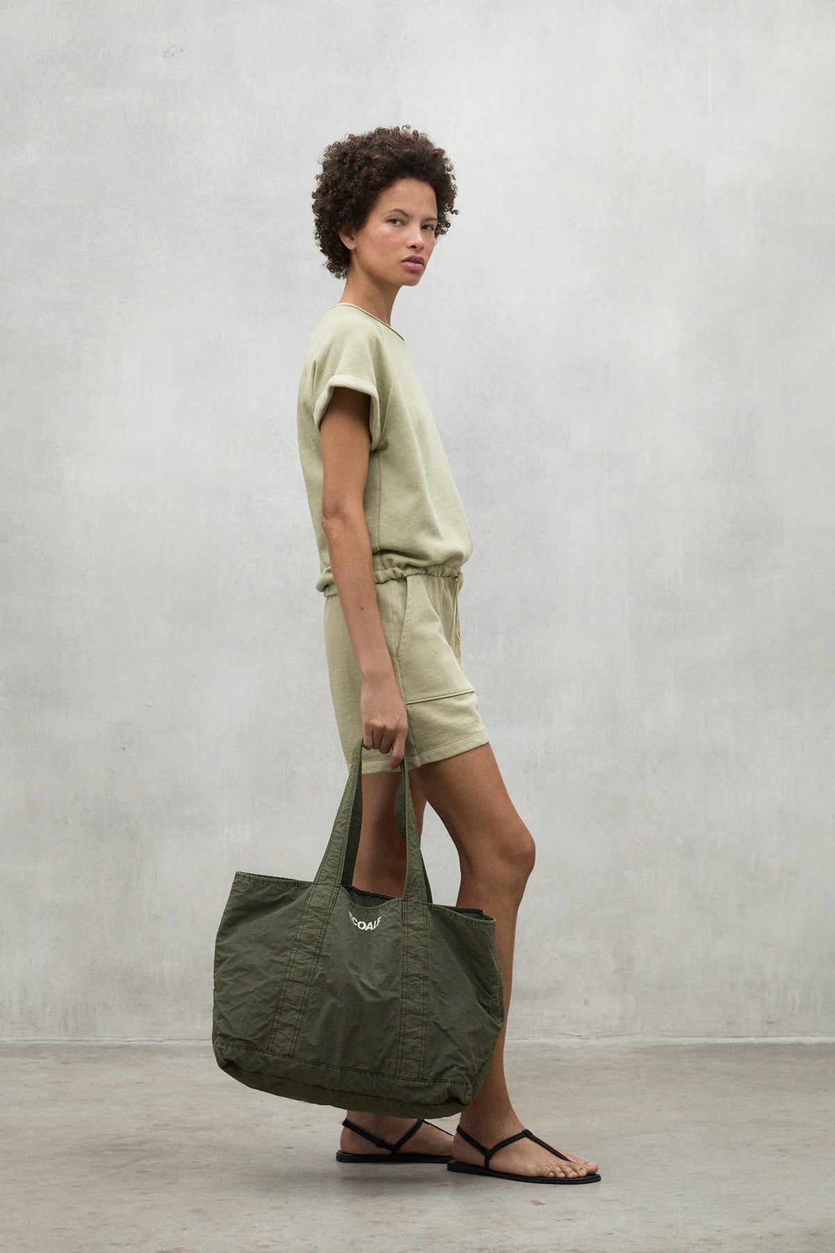 ecoalf-bolso-tote-rio-khaki-72-poliamida-reciclada-y-28-algod-n-org-nico-plegabl image 5