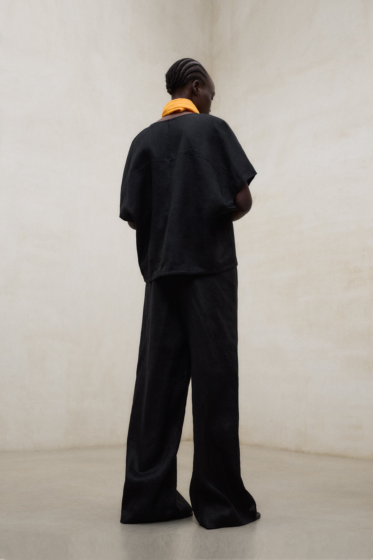 ecoalf-camisa-dora-negra-de-mujer image 3