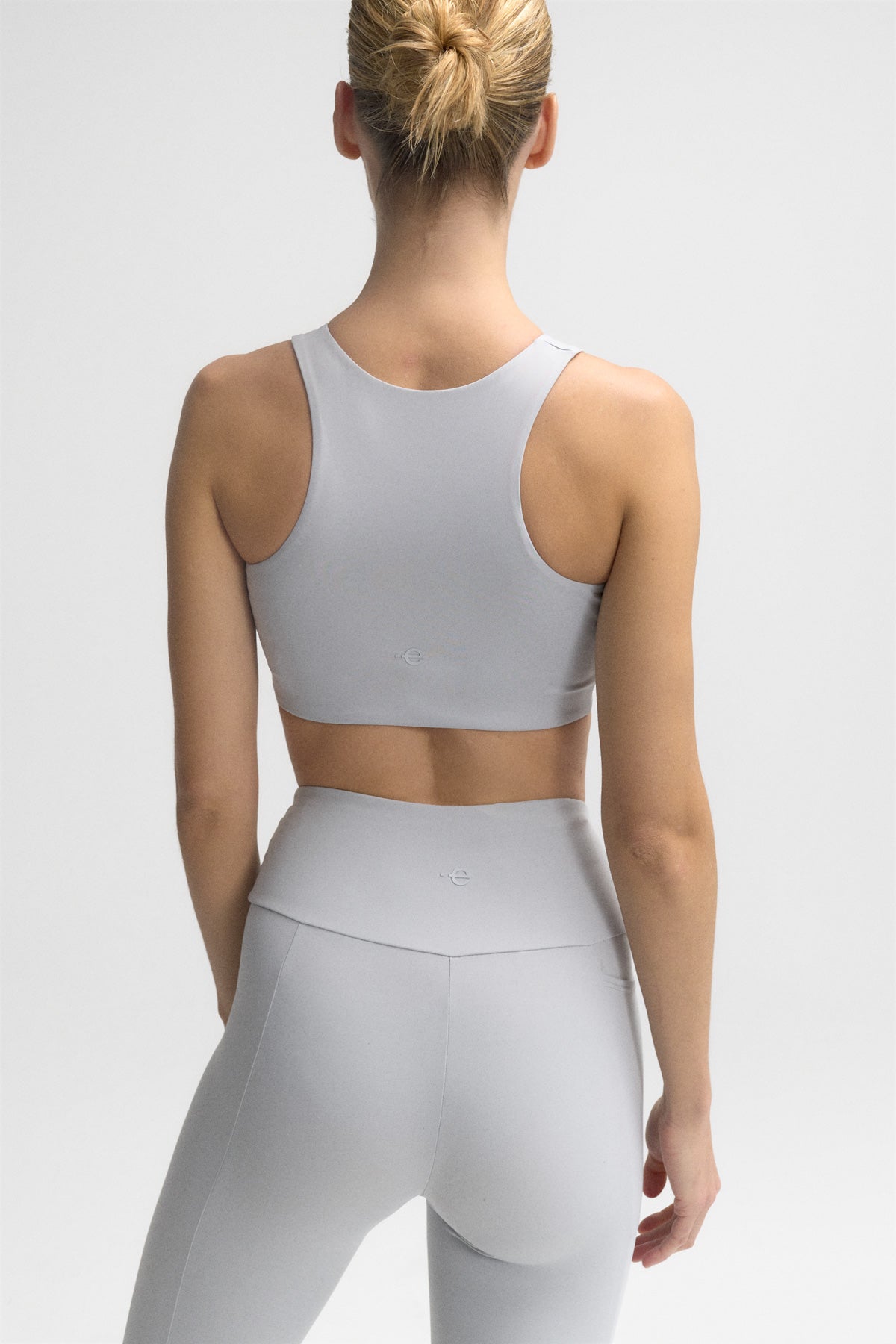 top-de-yoga-bona-gris-de-ecoalf-para-mujer-sujeci-n-y-secado-r-pido-con-fps-5 image 7