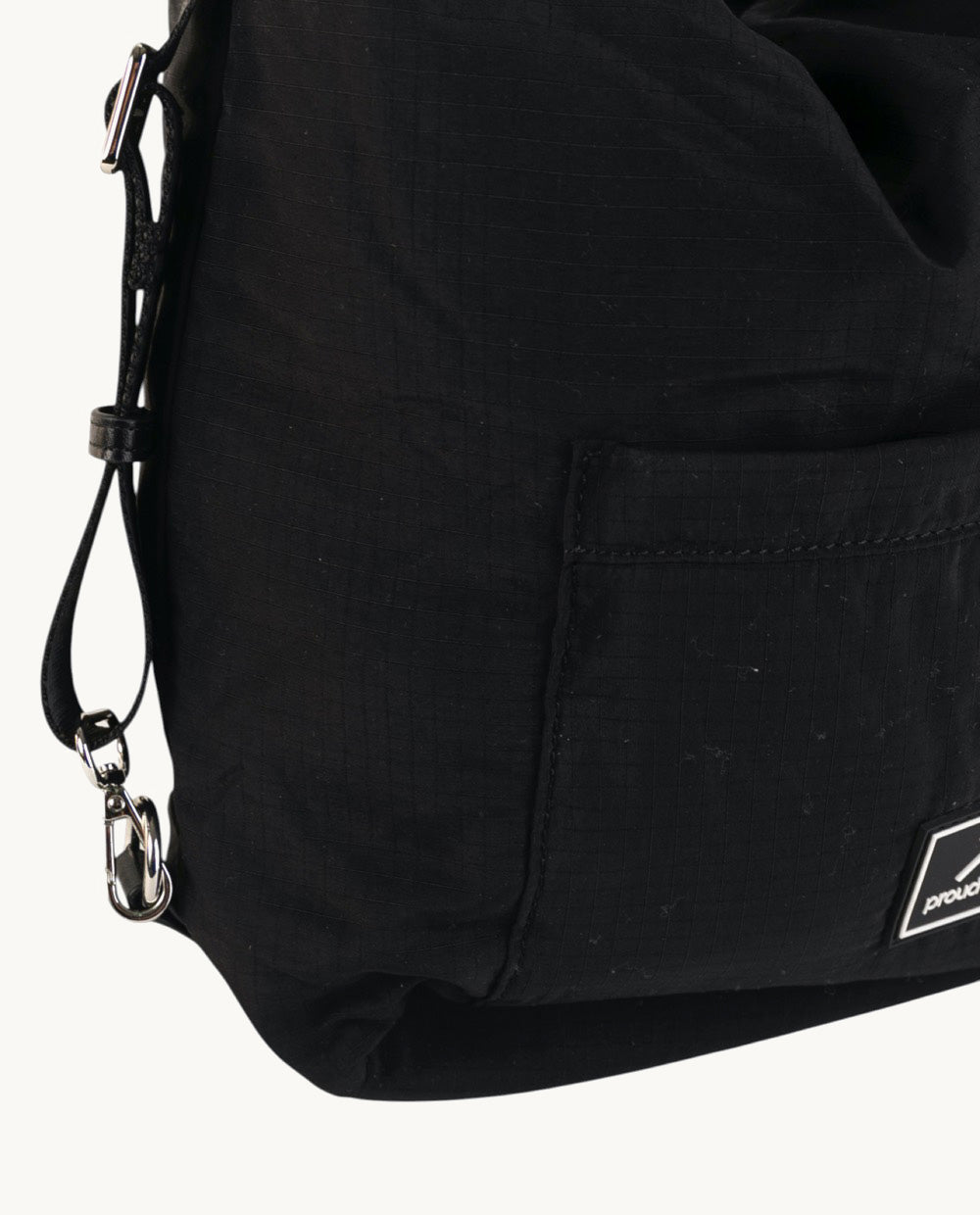 hobo-mochila-kbas-de-nylon-negro-31-x-17-x-35-cm-asa-de-hombro-y-cremallera image 3