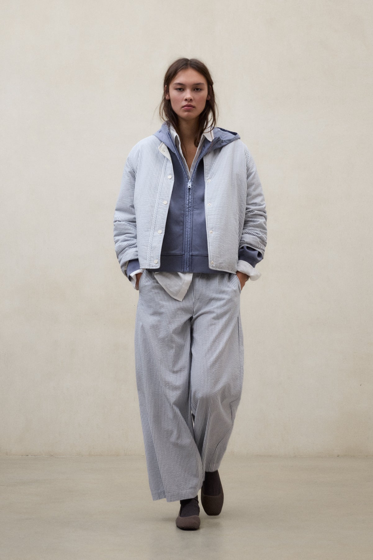 chaqueta-reversible-ecoalf-gabi-azul-y-blanco-de-mujer image 1